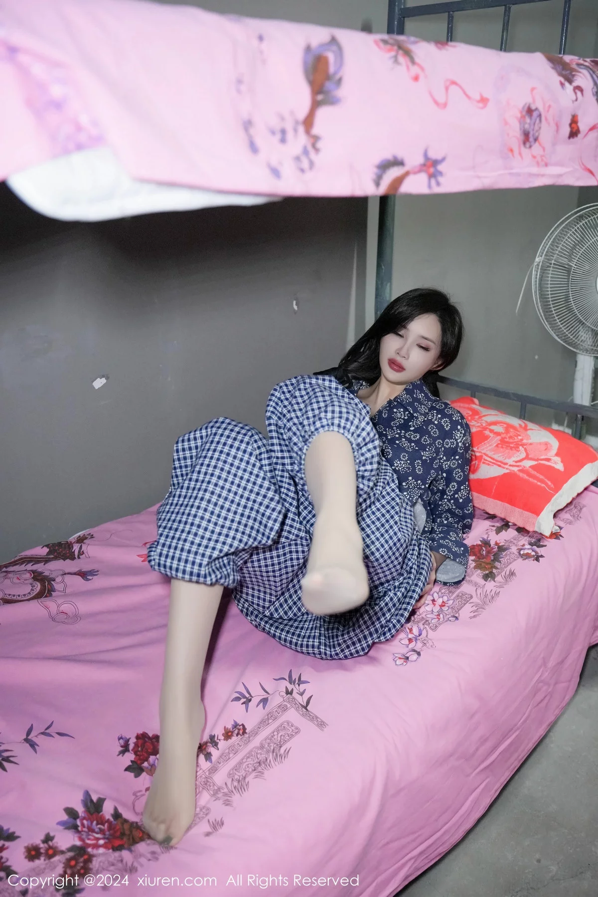 [XiuRen]高清写真图 2024.01.05 No.7915 Carol周妍希 丝袜美臀