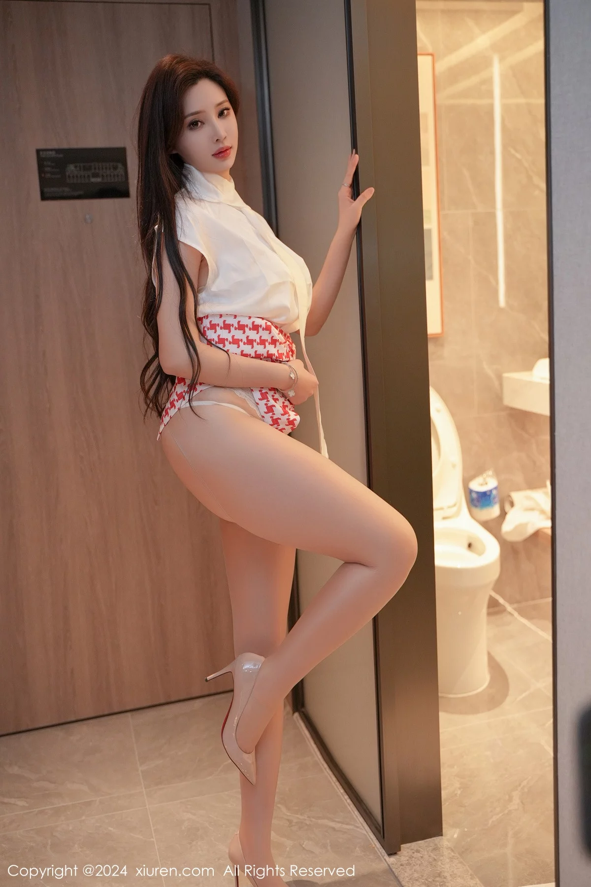 [XiuRen]高清写真图 2024.01.11 No.7944 Carol周妍希 丰腴丝袜