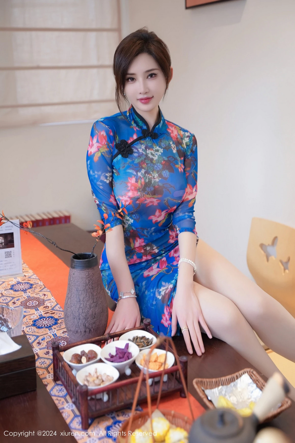 [XiuRen]高清写真图 2024.02.22 No.8127 Carol周妍希X 丝袜美腿