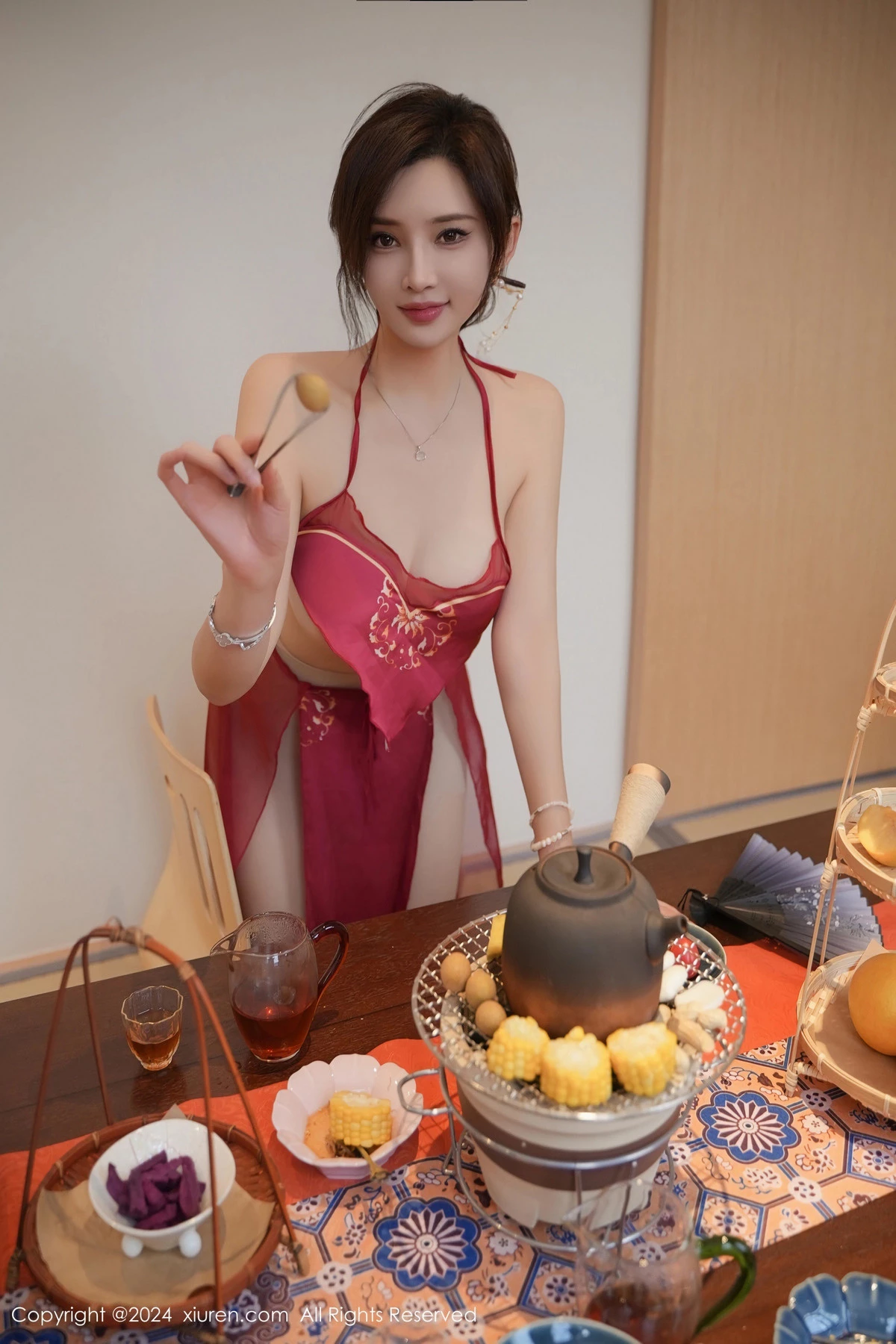 [XiuRen]高清写真图 2024.02.27 No.8144 Carol周妍希X 美腿丝袜