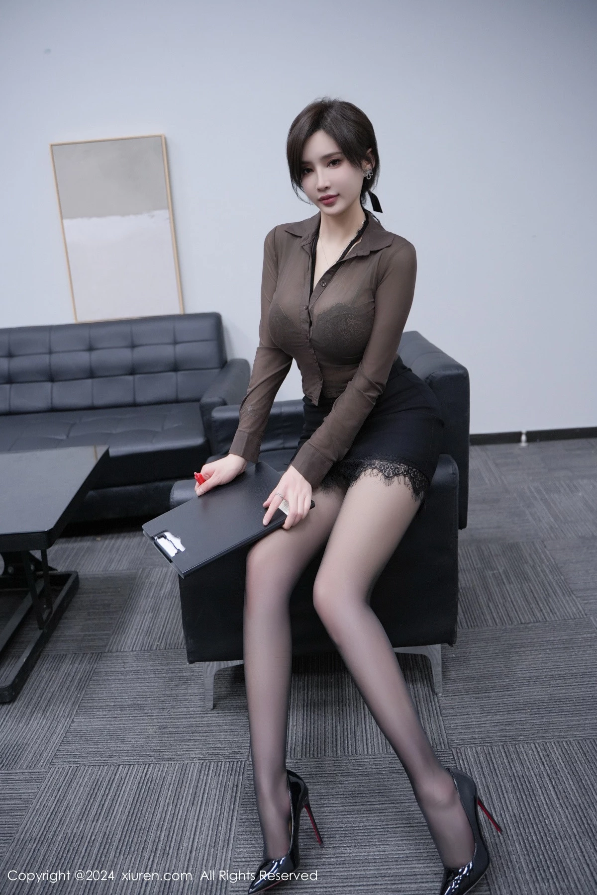 [XiuRen]高清写真图 2024.03.11 No.8211 Carol周妍希X 秘书角色