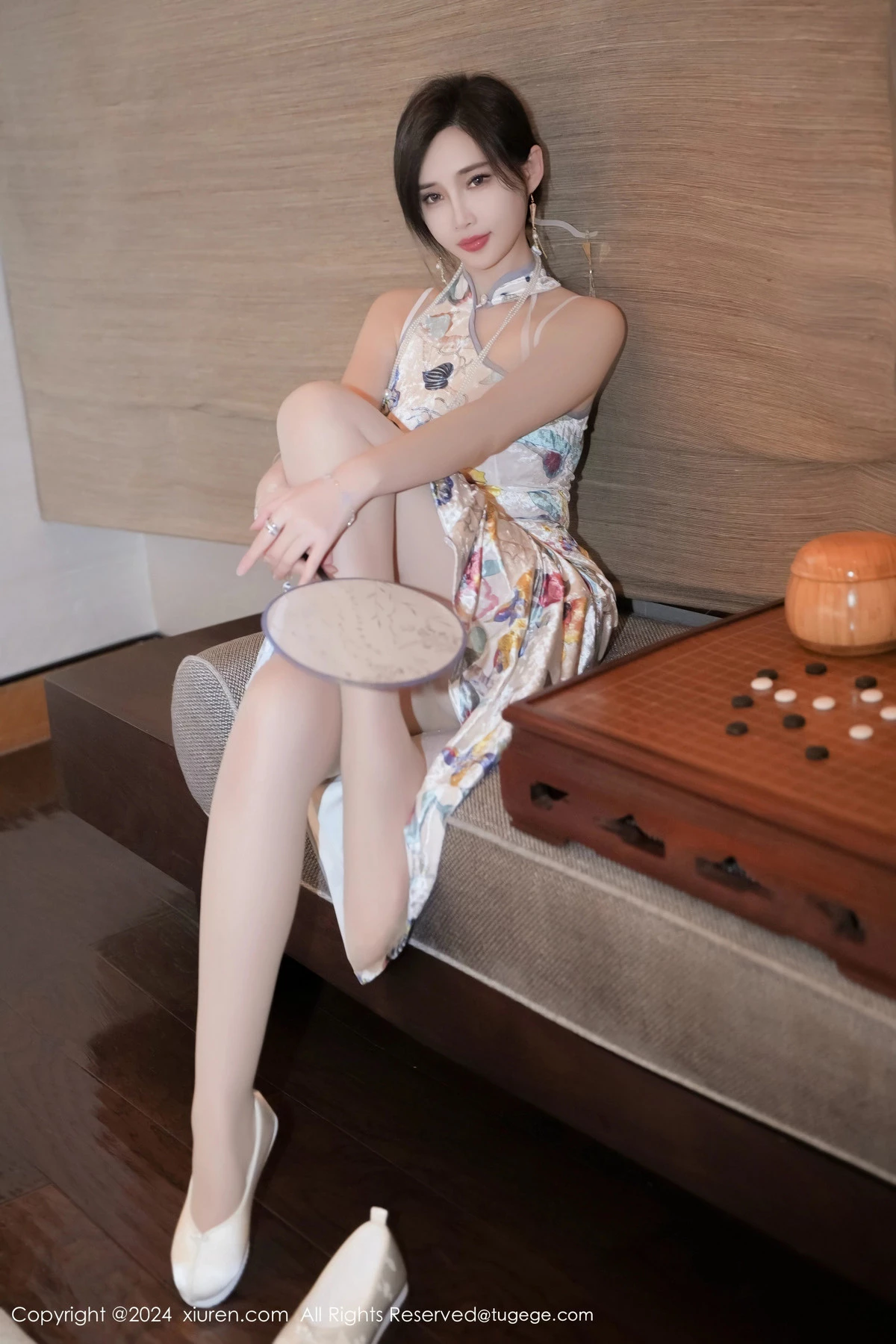 [XiuRen]高清写真图 2024.04.02 No.8330 Carol周妍希X 丝袜美腿