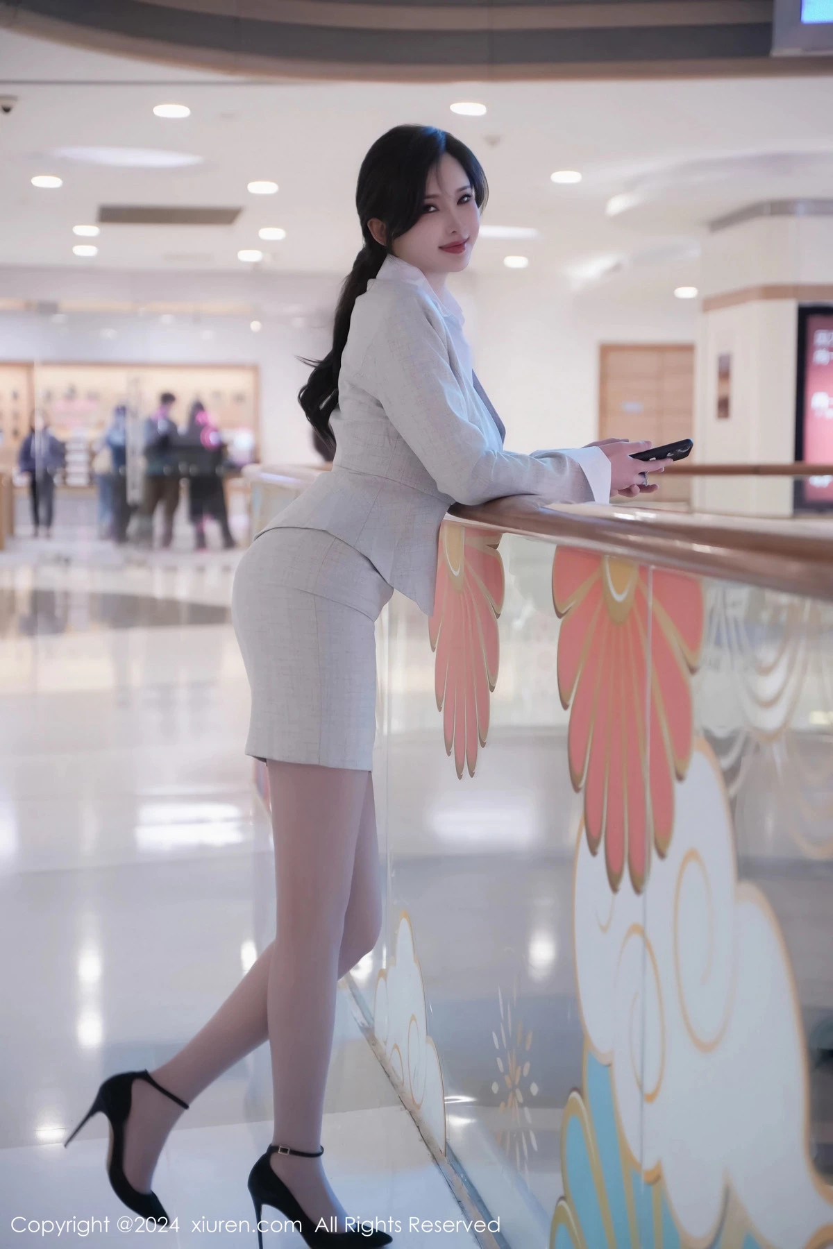 [XiuRen]高清写真图 2024.04.24 No.8444 Carol周妍希X 丝袜美腿