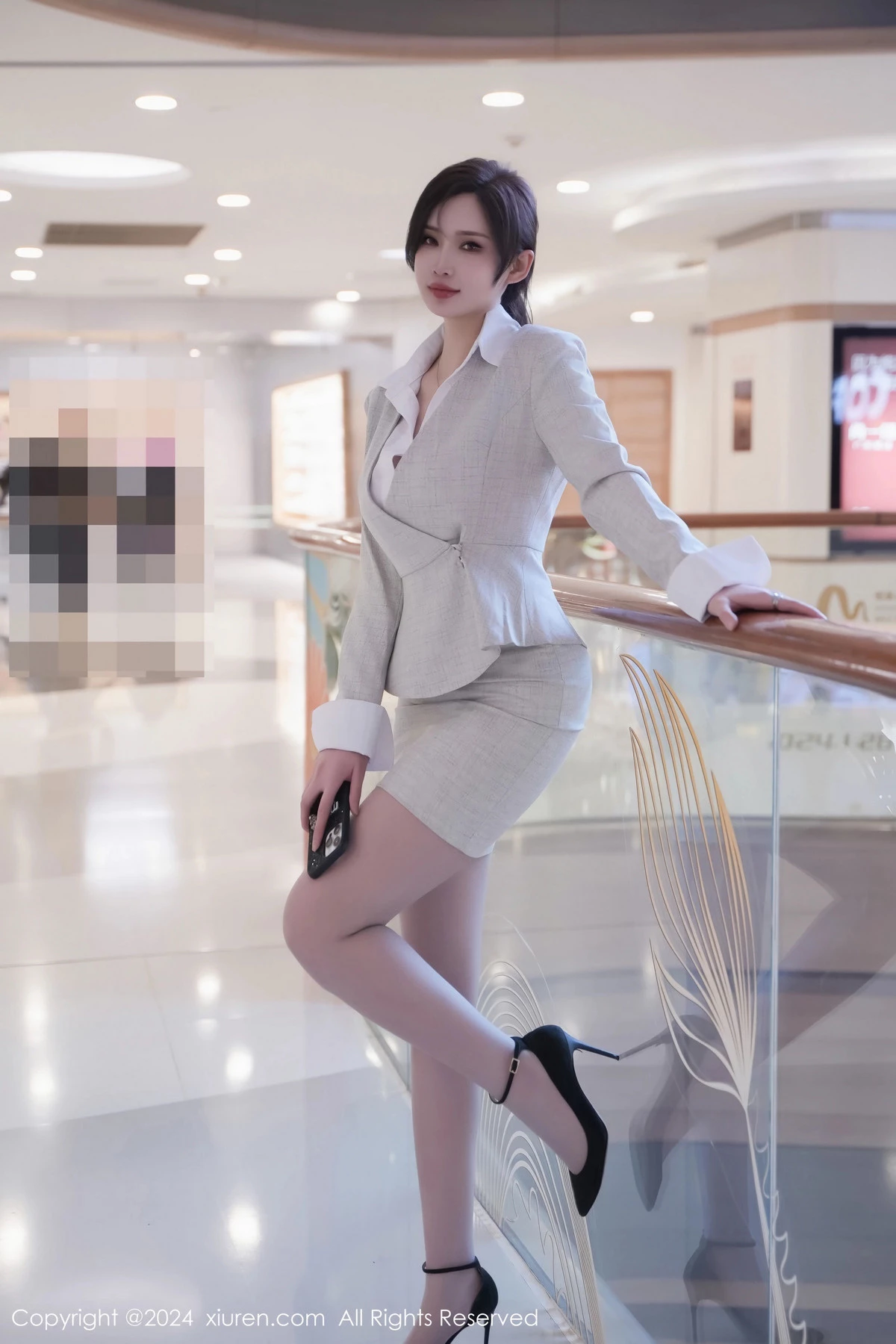 [XiuRen]高清写真图 2024.04.24 No.8444 Carol周妍希X 丝袜美腿