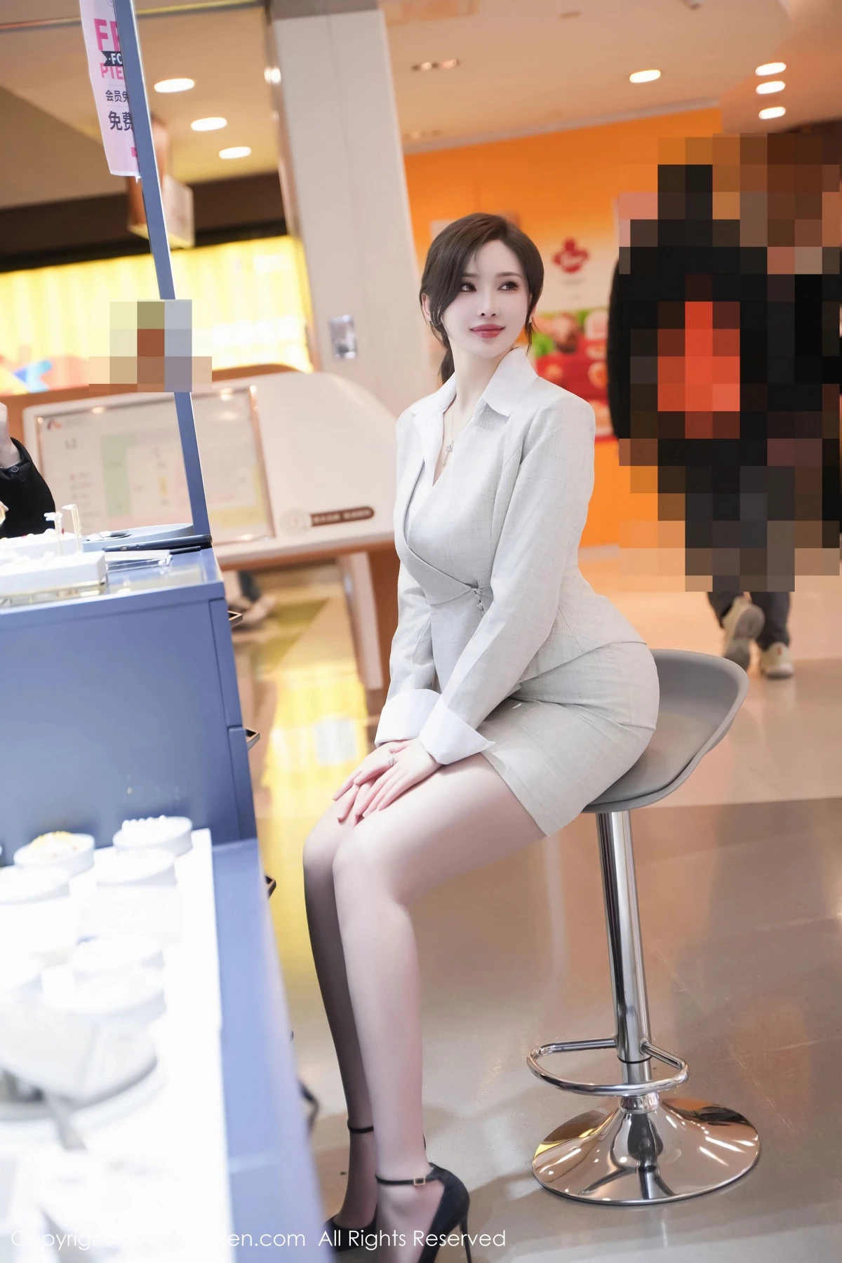 [XiuRen]高清写真图 2024.04.24 No.8444 Carol周妍希X 丝袜美腿