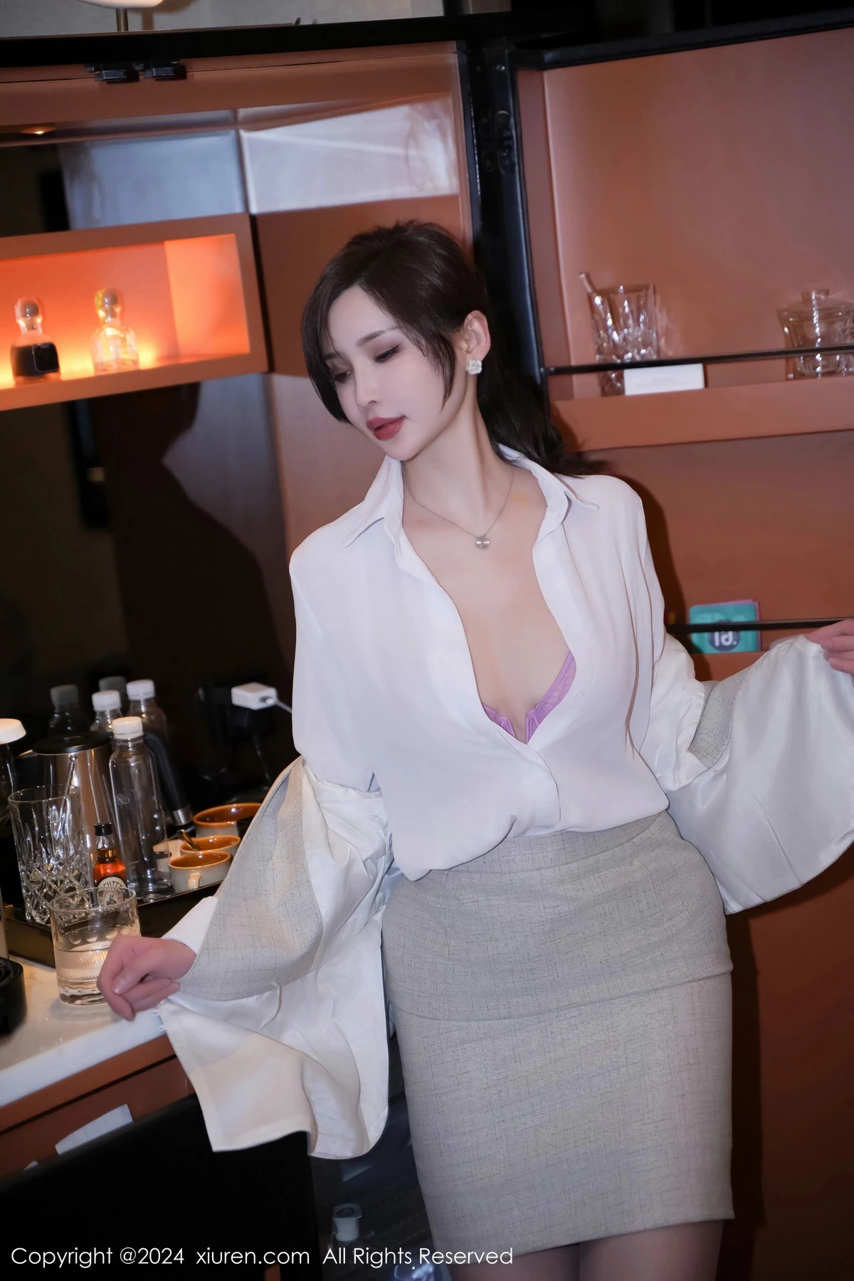 [XiuRen]高清写真图 2024.04.24 No.8444 Carol周妍希X 丝袜美腿