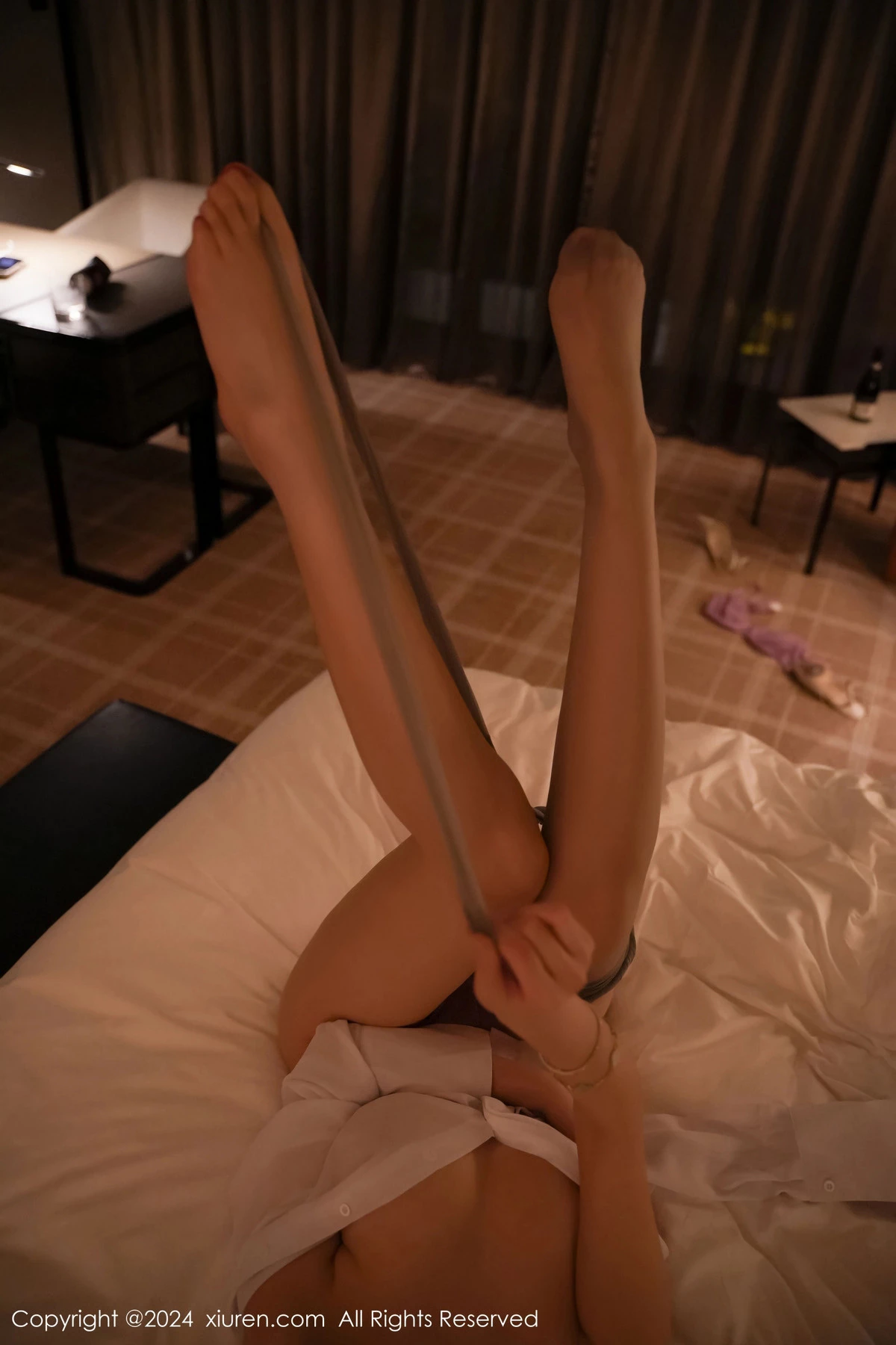 [XiuRen]高清写真图 2024.04.24 No.8444 Carol周妍希X 丝袜美腿