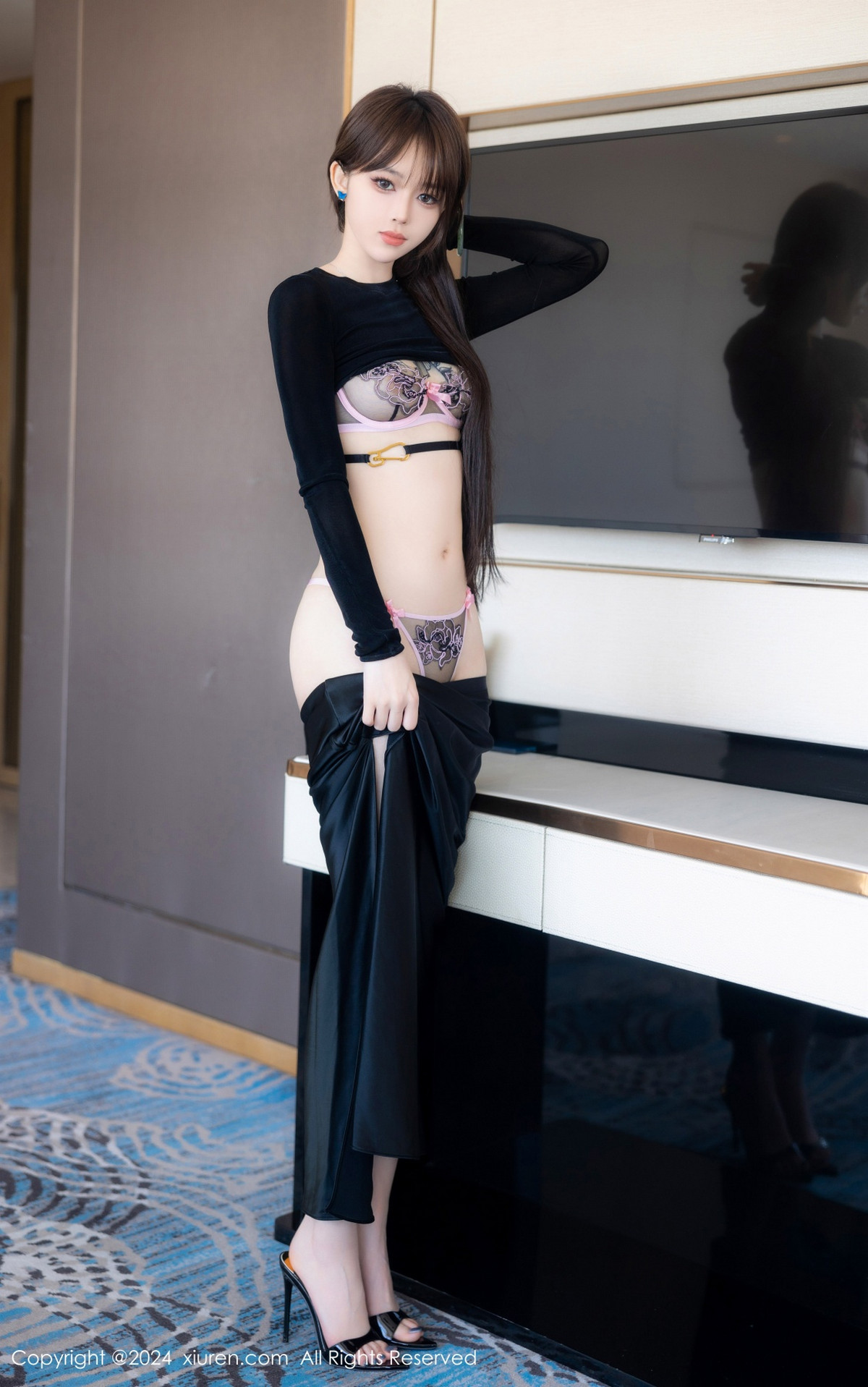 [XiuRen]高清写真图 2024.06.06 No.8661 奶瓶. 美腿性感