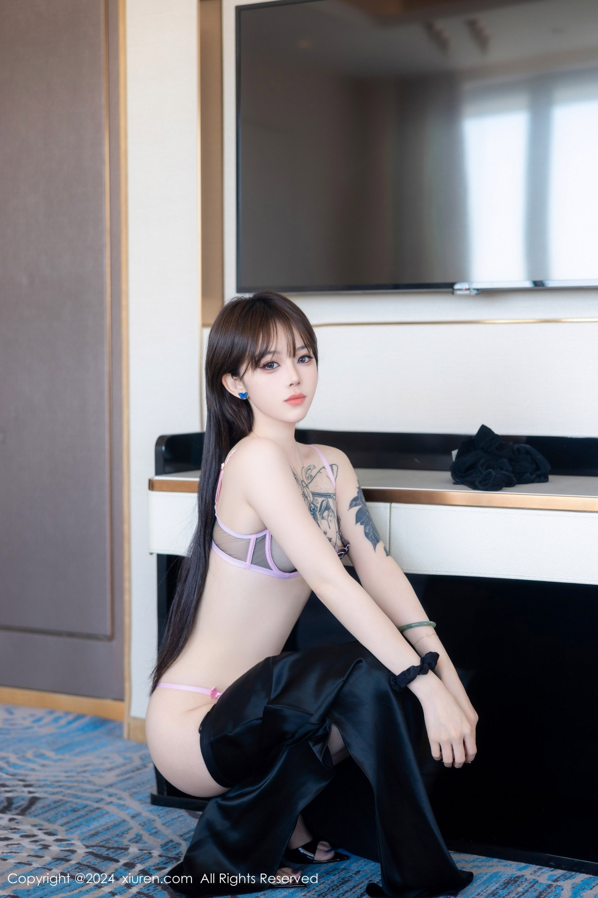 [XiuRen]高清写真图 2024.06.06 No.8661 奶瓶. 美腿性感