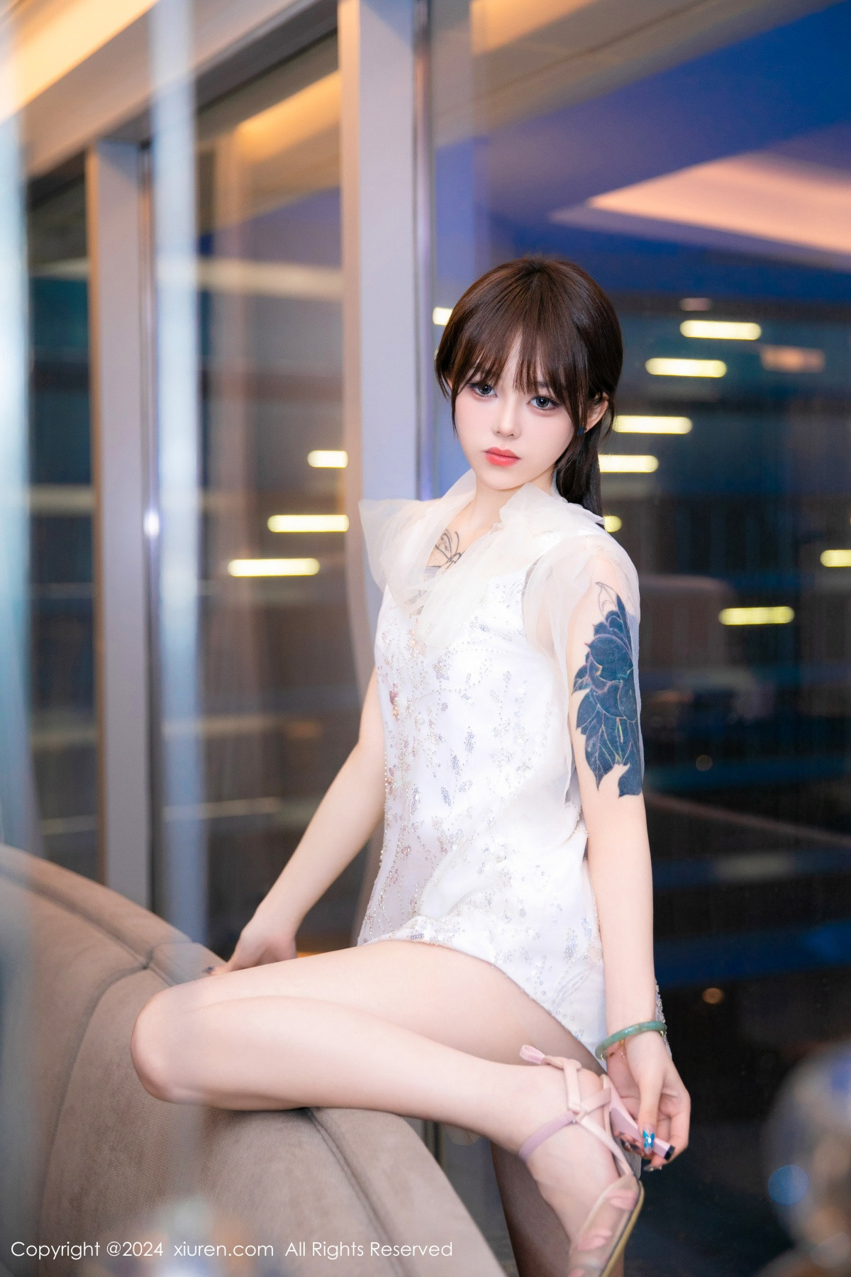[XiuRen]高清写真图 2024.06.13 No.8696 奶瓶. 美腿性感