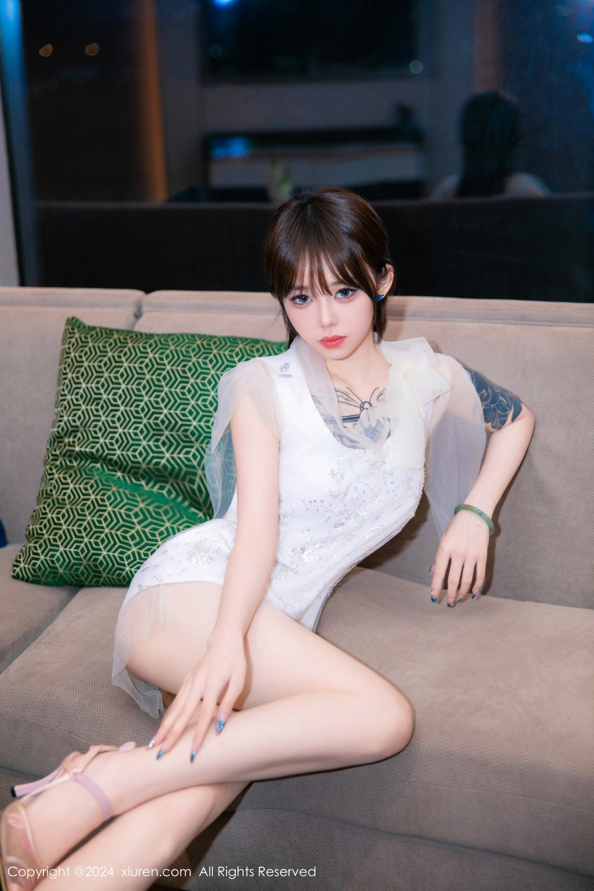 [XiuRen]高清写真图 2024.06.13 No.8696 奶瓶. 美腿性感