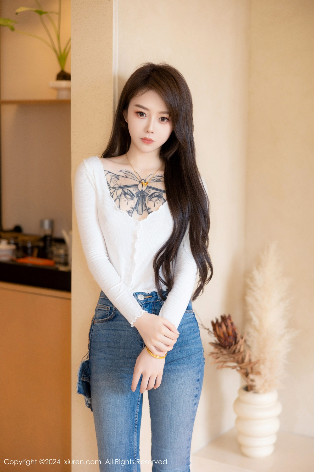 [XiuRen]高清写真图 2024.06.21 No.8740 奶瓶. 美腿性感