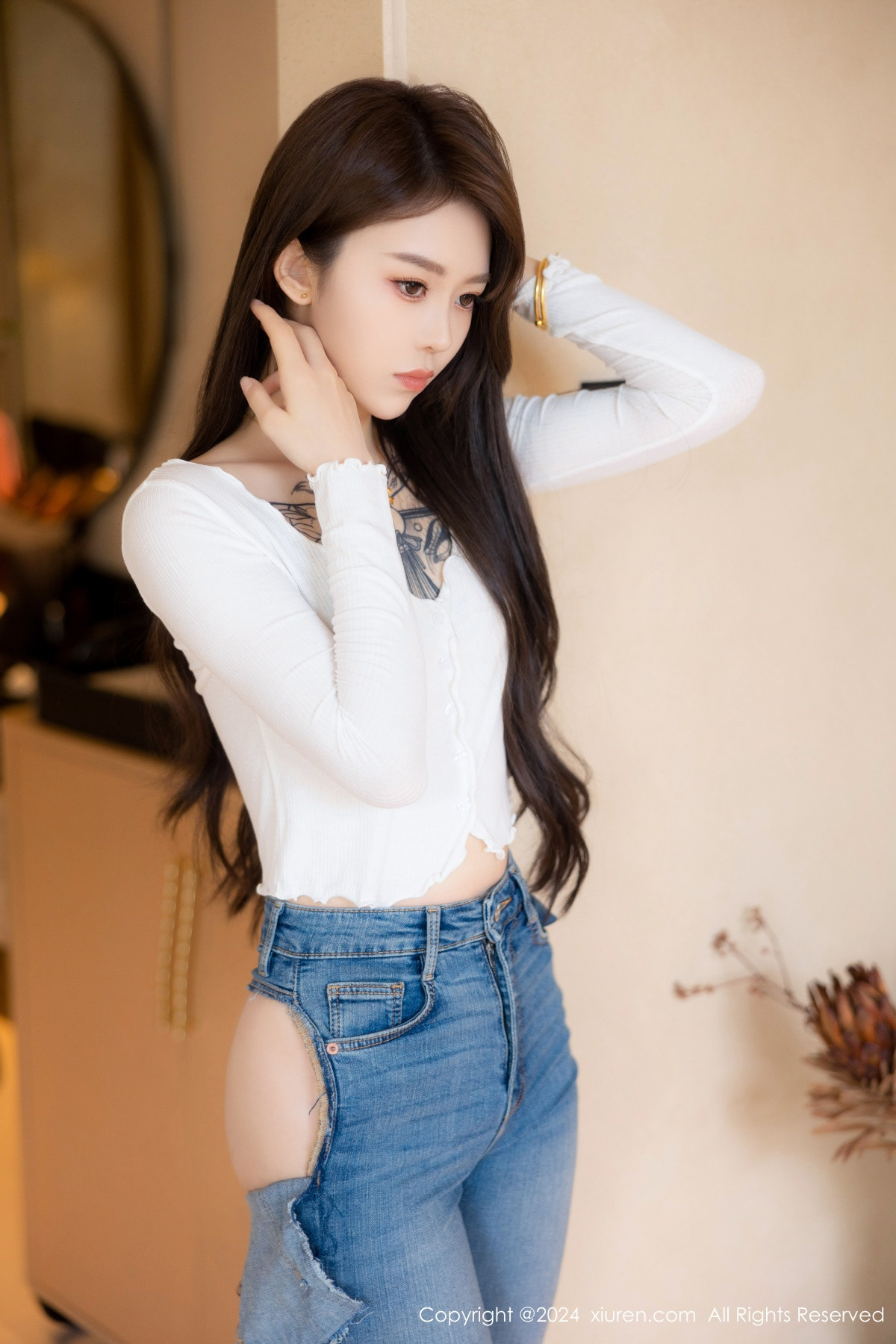 [XiuRen]高清写真图 2024.06.21 No.8740 奶瓶. 美腿性感