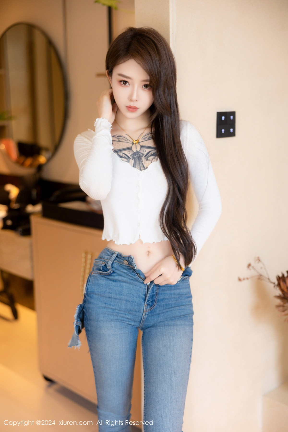 [XiuRen]高清写真图 2024.06.21 No.8740 奶瓶. 美腿性感