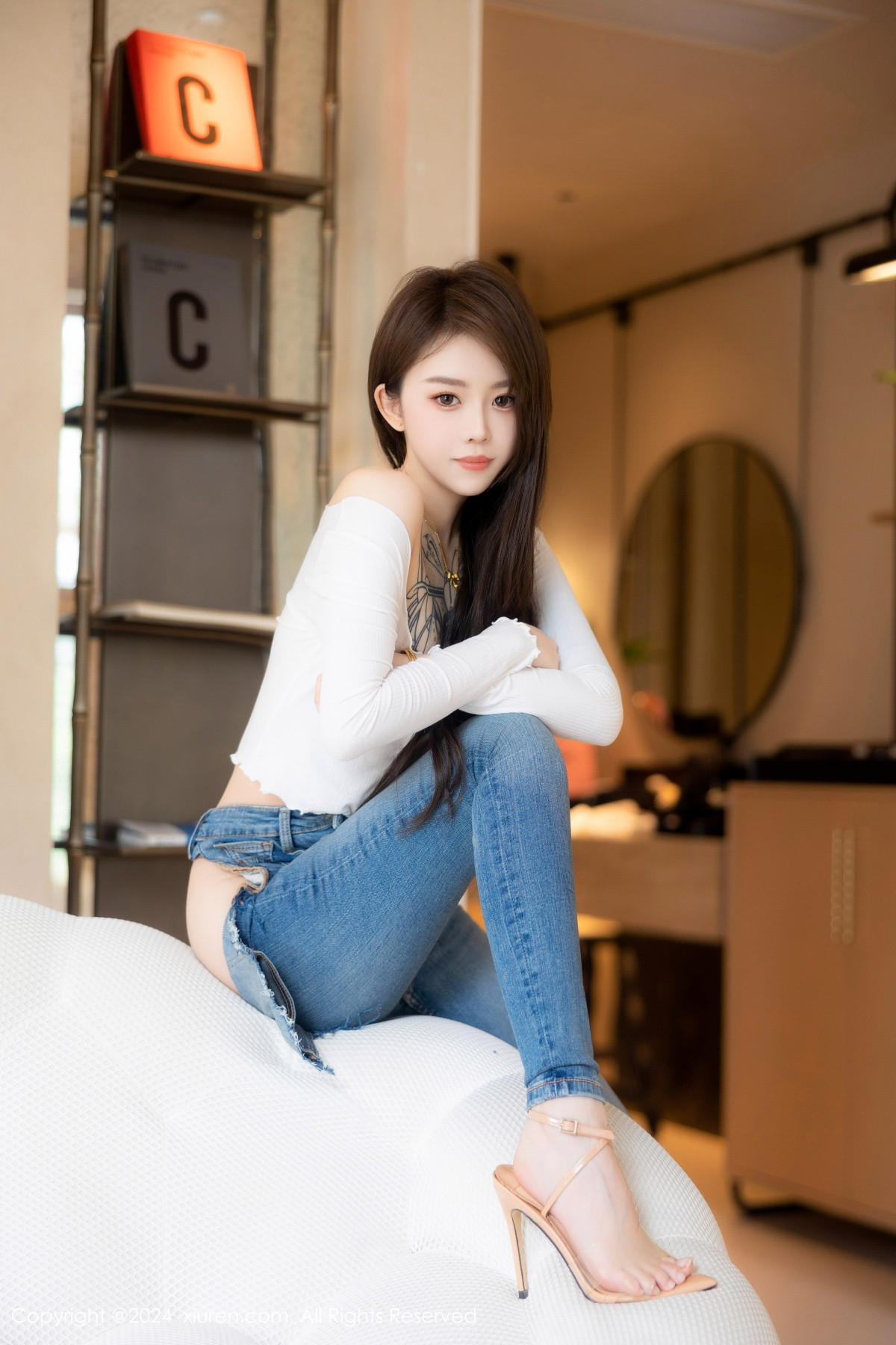 [XiuRen]高清写真图 2024.06.21 No.8740 奶瓶. 美腿性感
