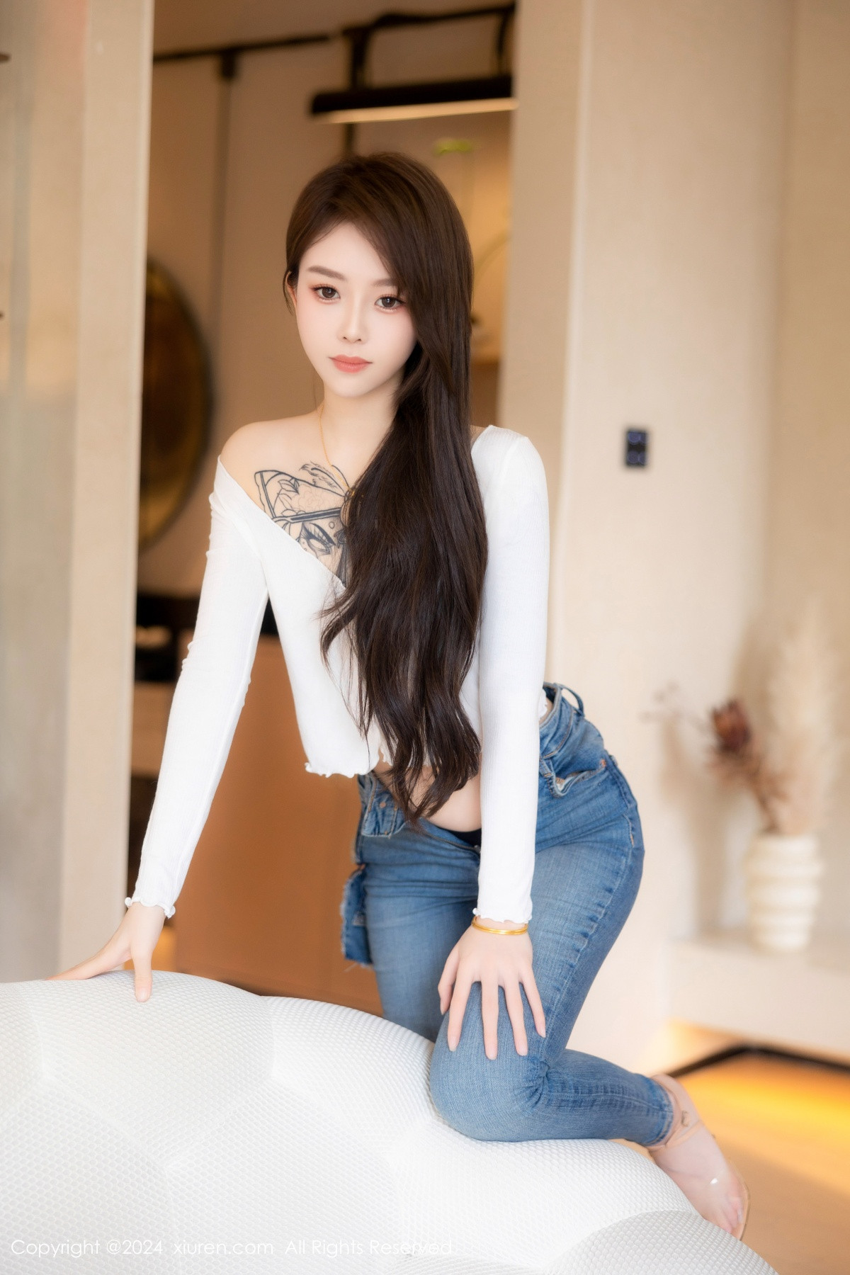 [XiuRen]高清写真图 2024.06.21 No.8740 奶瓶. 美腿性感