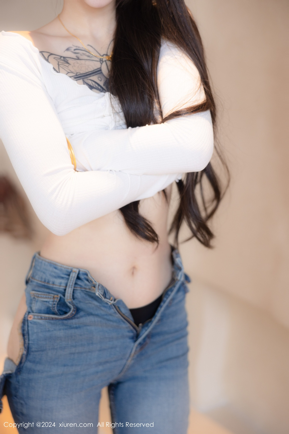[XiuRen]高清写真图 2024.06.21 No.8740 奶瓶. 美腿性感