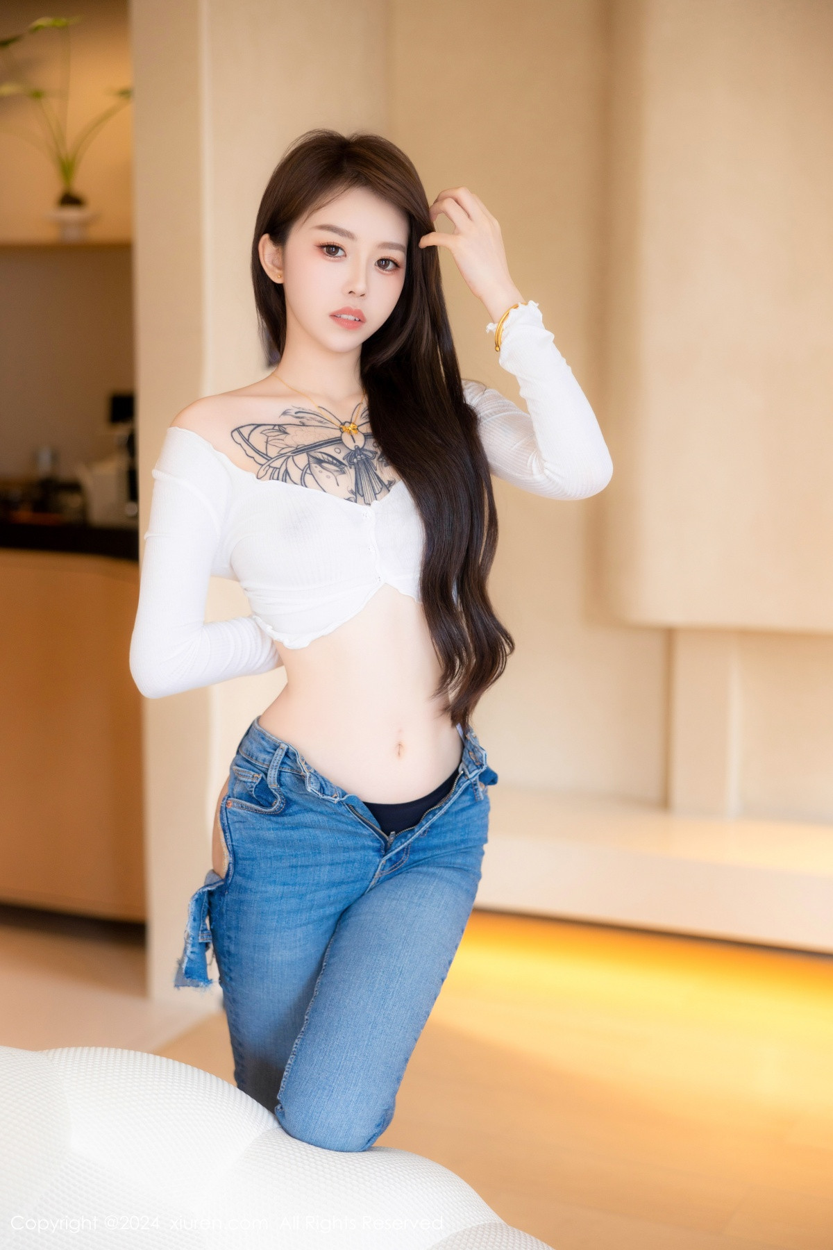 [XiuRen]高清写真图 2024.06.21 No.8740 奶瓶. 美腿性感