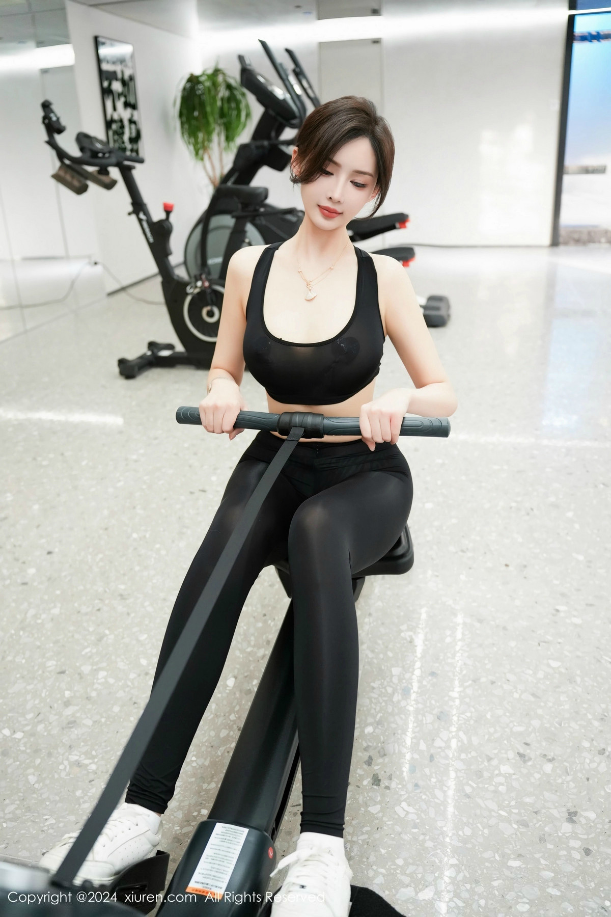 [XiuRen]高清写真图 2024.07.05 No.8810 Carol周妍希X 健身场景