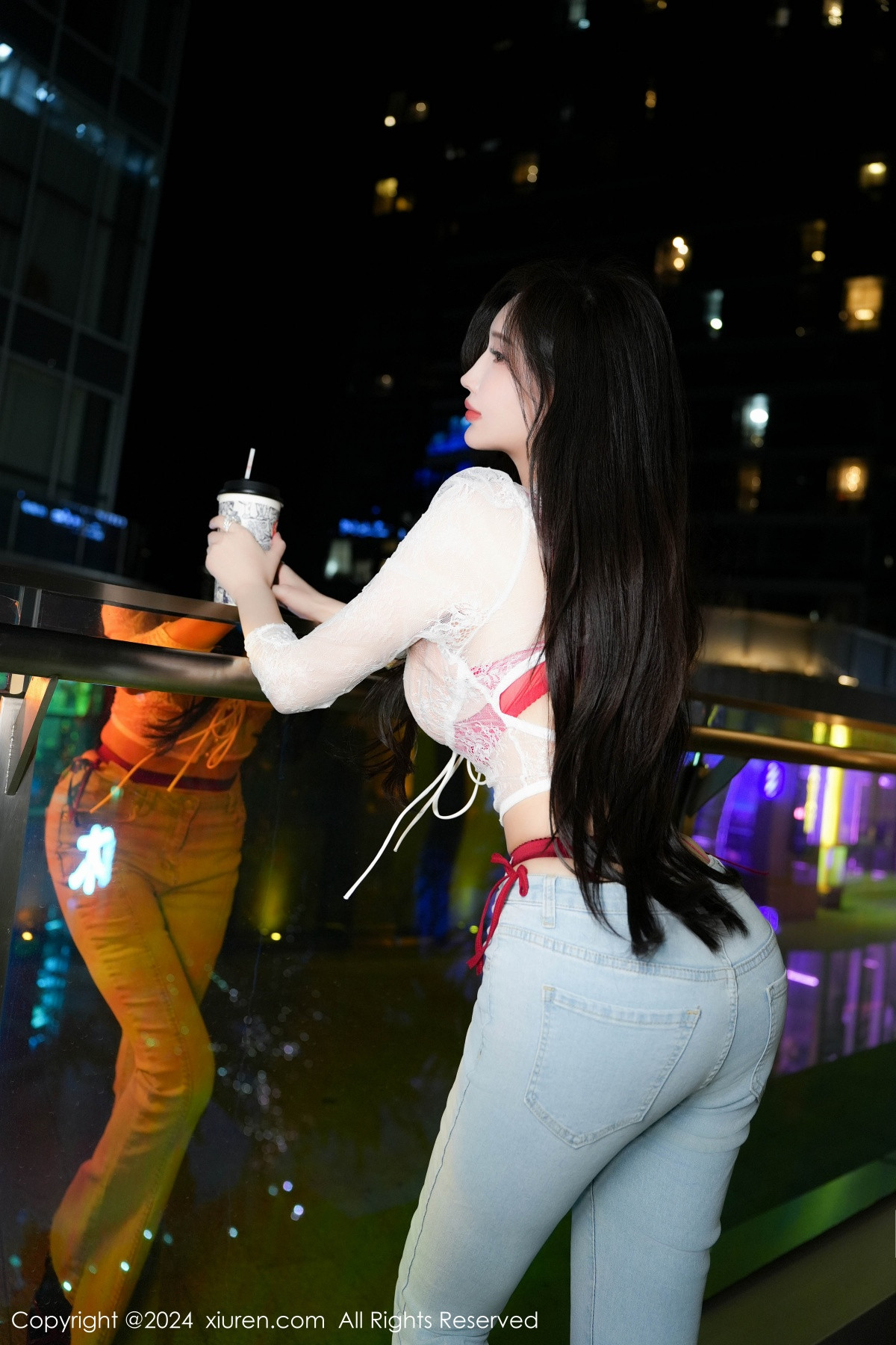 [XiuRen]高清写真图 2024.07.12 No.8846 Carol周妍希X 牛仔裤美腿