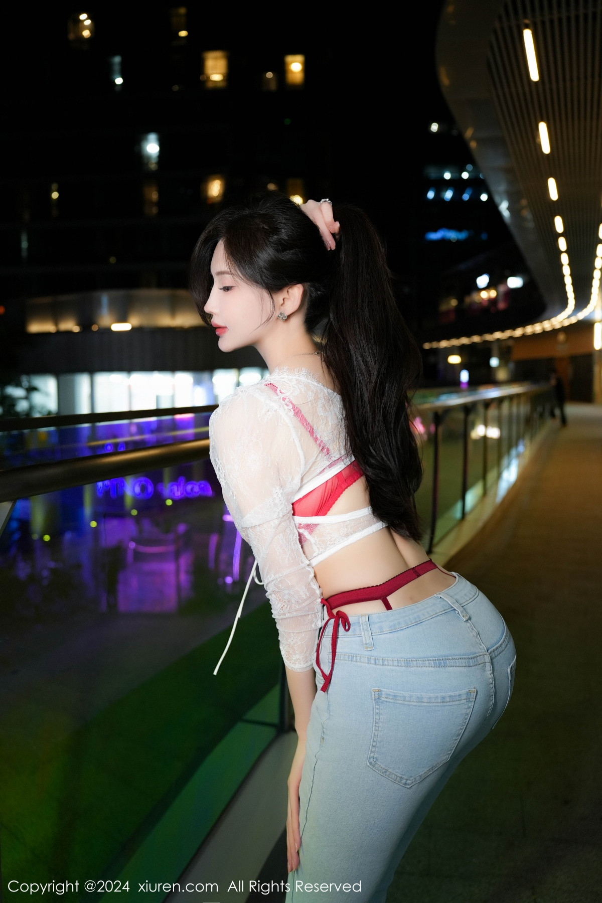 [XiuRen]高清写真图 2024.07.12 No.8846 Carol周妍希X 牛仔裤美腿