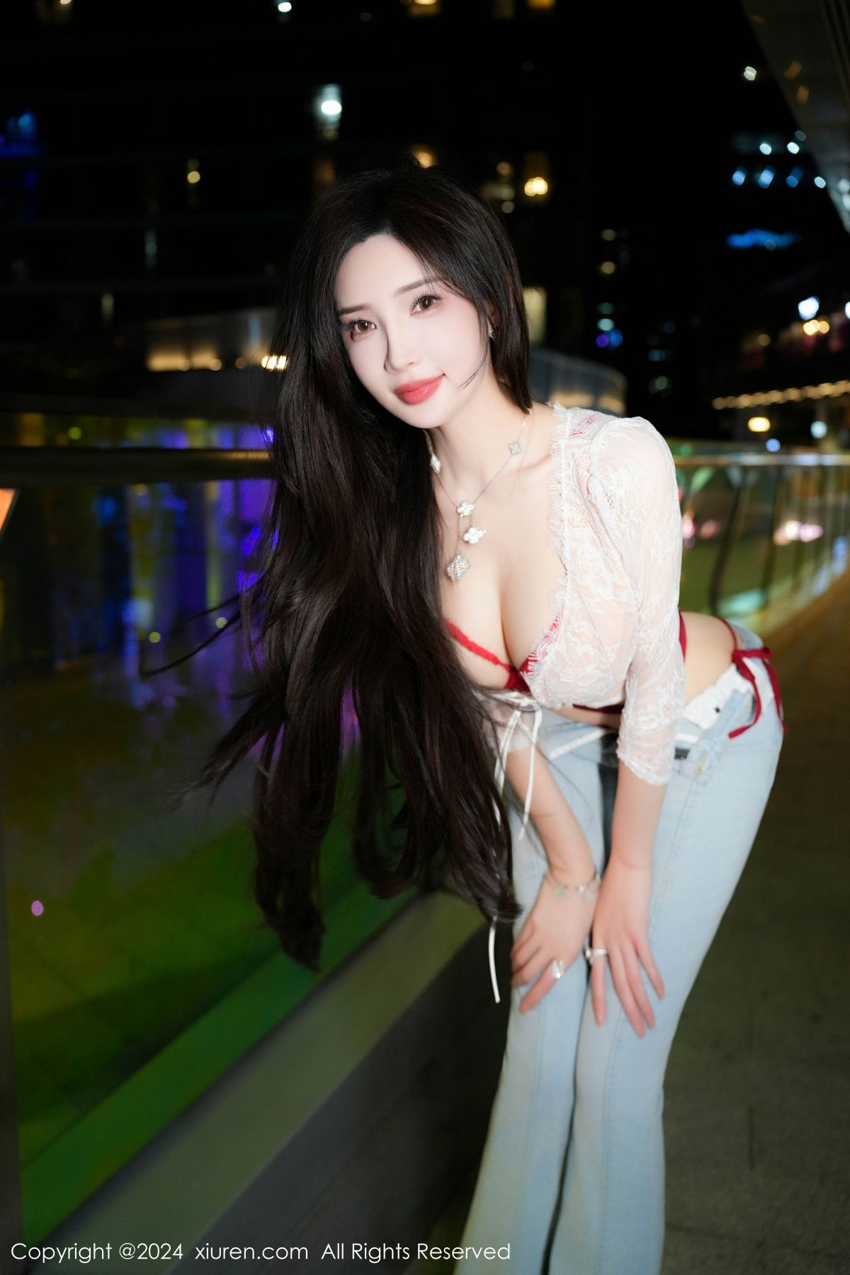 [XiuRen]高清写真图 2024.07.12 No.8846 Carol周妍希X 牛仔裤美腿