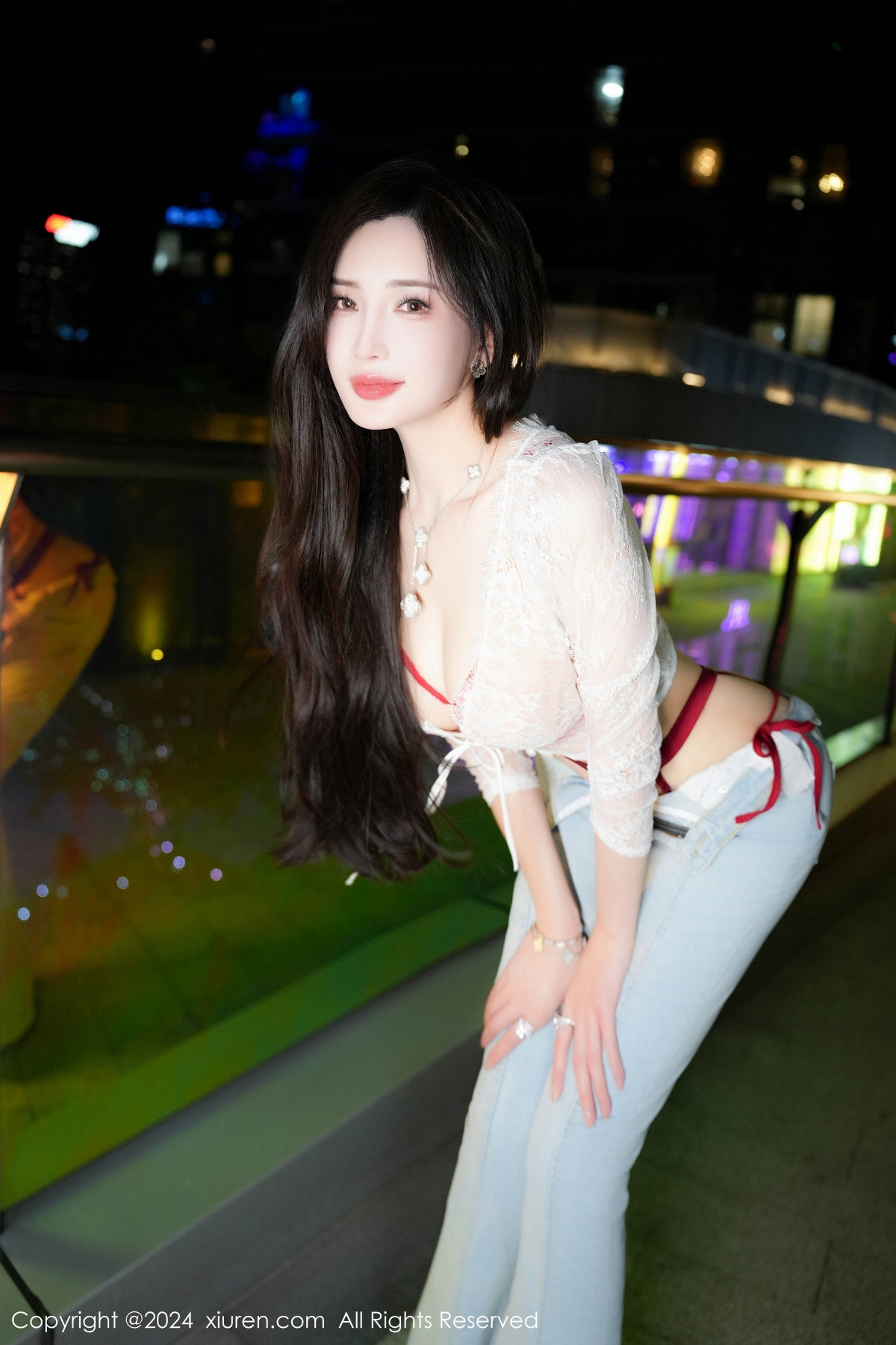 [XiuRen]高清写真图 2024.07.12 No.8846 Carol周妍希X 牛仔裤美腿