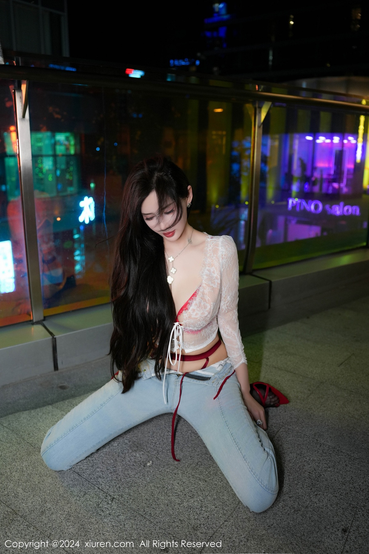 [XiuRen]高清写真图 2024.07.12 No.8846 Carol周妍希X 牛仔裤美腿