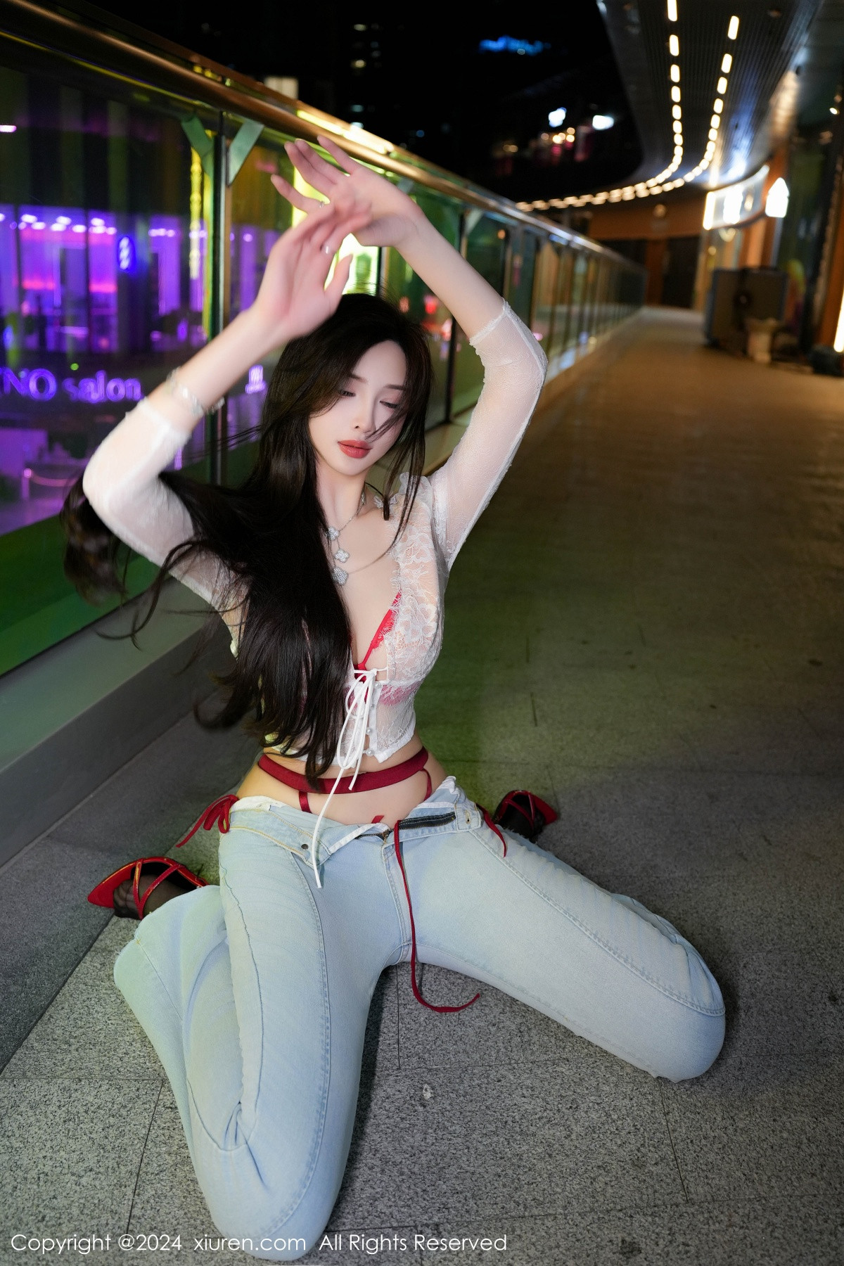[XiuRen]高清写真图 2024.07.12 No.8846 Carol周妍希X 牛仔裤美腿