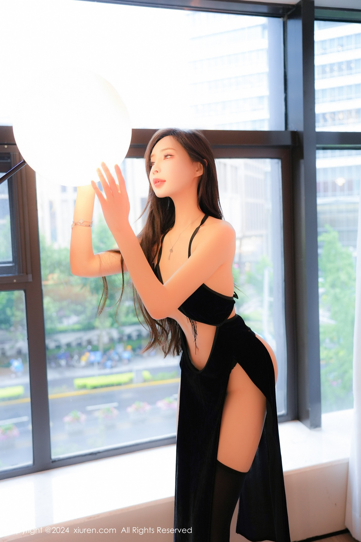 [XiuRen]高清写真图 2024.08.09 No.8990 Carol周妍希X 黑丝美腿
