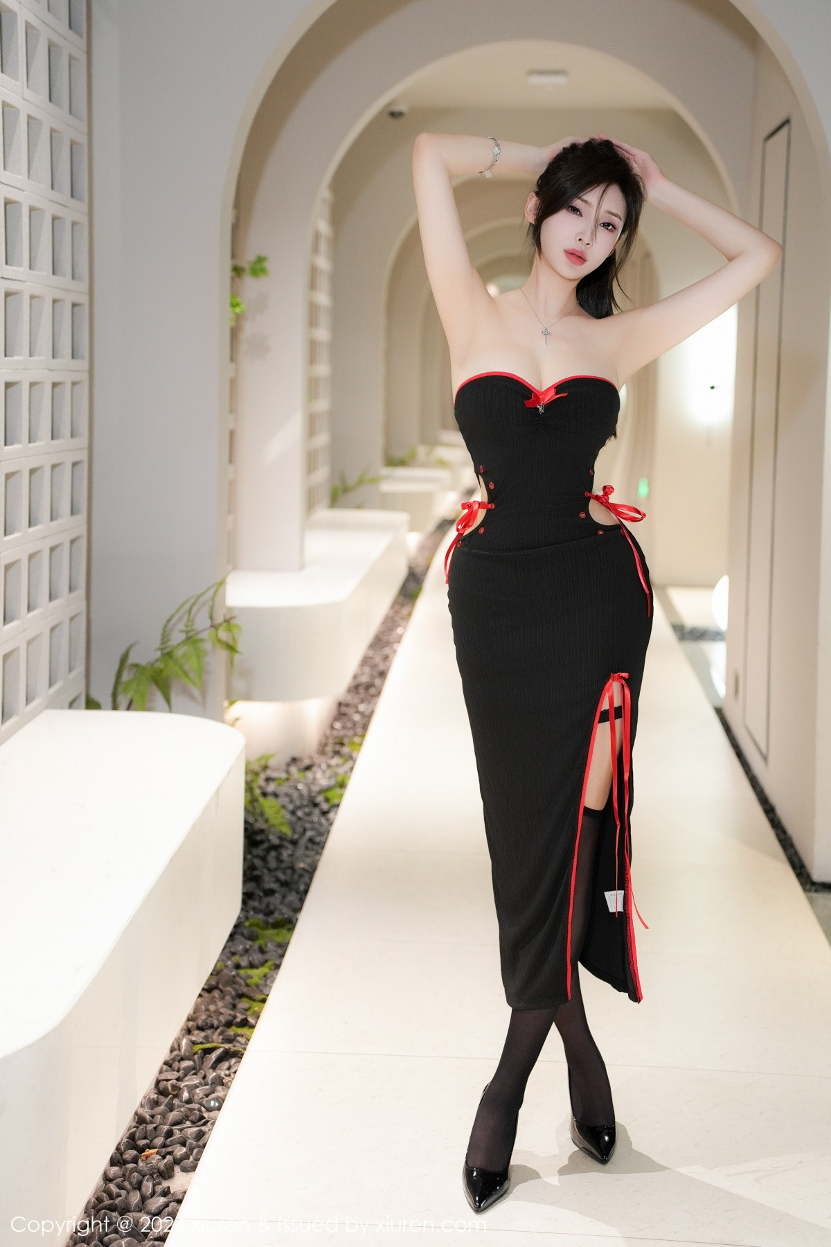 [XiuRen]高清写真图 2024.09.27 No.9220 奶瓶土肥圆 黑丝美腿