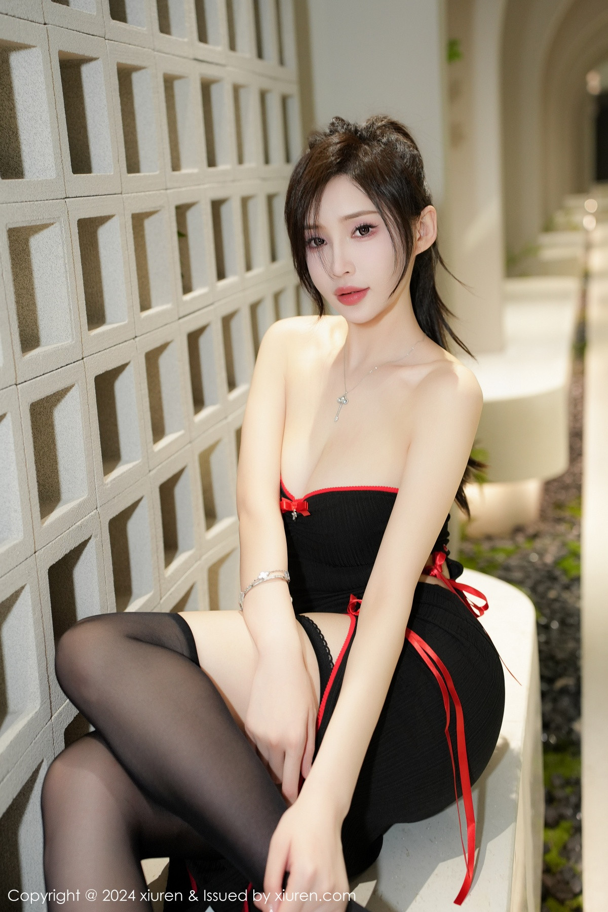 [XiuRen]高清写真图 2024.09.27 No.9220 奶瓶土肥圆 黑丝美腿
