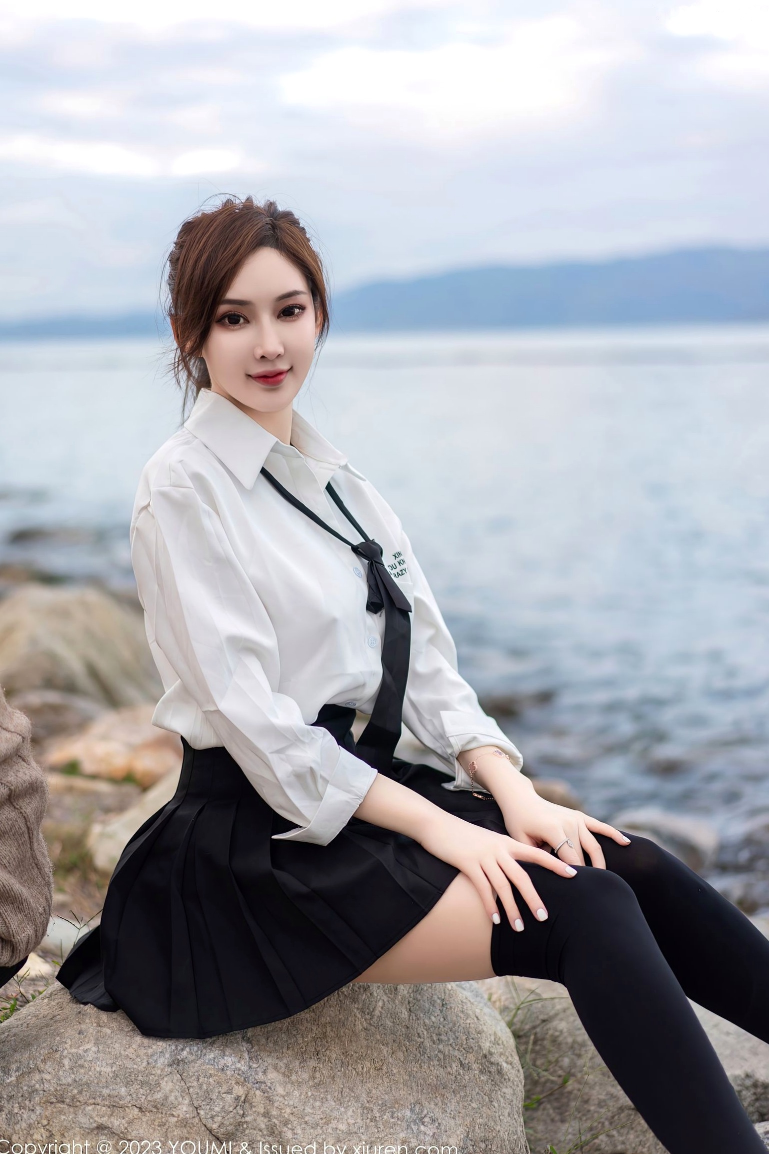 Gallery - YouMi尤蜜荟 - Chiness Model -903-周妍希：大理旅拍性感白衬衫黑短裙，制服诱惑与绝美背影勾勒极致曲线，无圣光大尺度私房写真尤蜜荟 - Chiness Model 性感诱惑大尺度私房照 周妍希女神私房照_秀色女神 - image 5