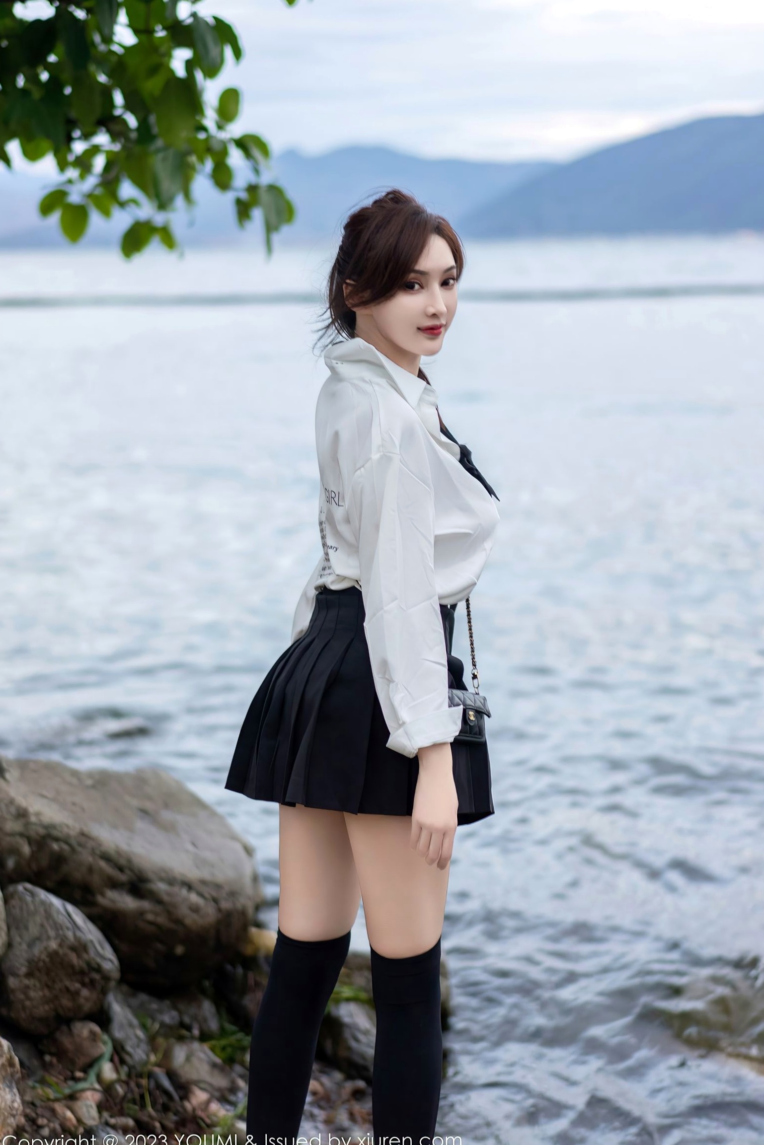 Gallery - YouMi尤蜜荟 - Chiness Model -903-周妍希：大理旅拍性感白衬衫黑短裙，制服诱惑与绝美背影勾勒极致曲线，无圣光大尺度私房写真尤蜜荟 - Chiness Model 性感诱惑大尺度私房照 周妍希女神私房照_秀色女神 - image 32