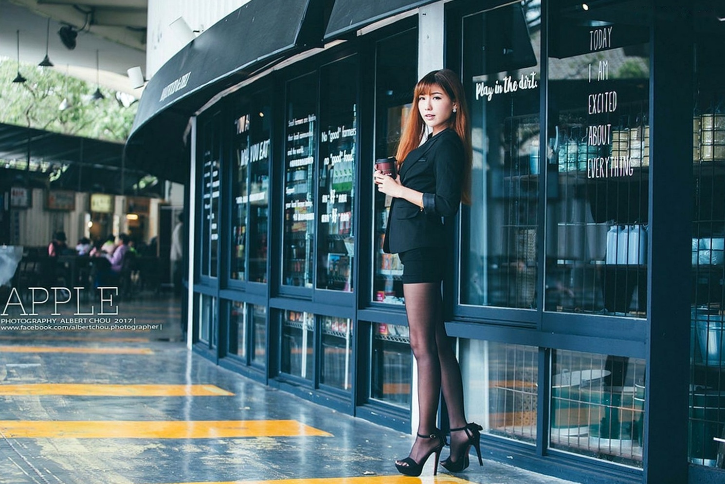 Gallery - 台湾正妹张闵净：OL职场制服诱惑，精致黑丝写真街拍台湾气质制服黑丝街拍 小净女神私房照_秀色女神 - image 5