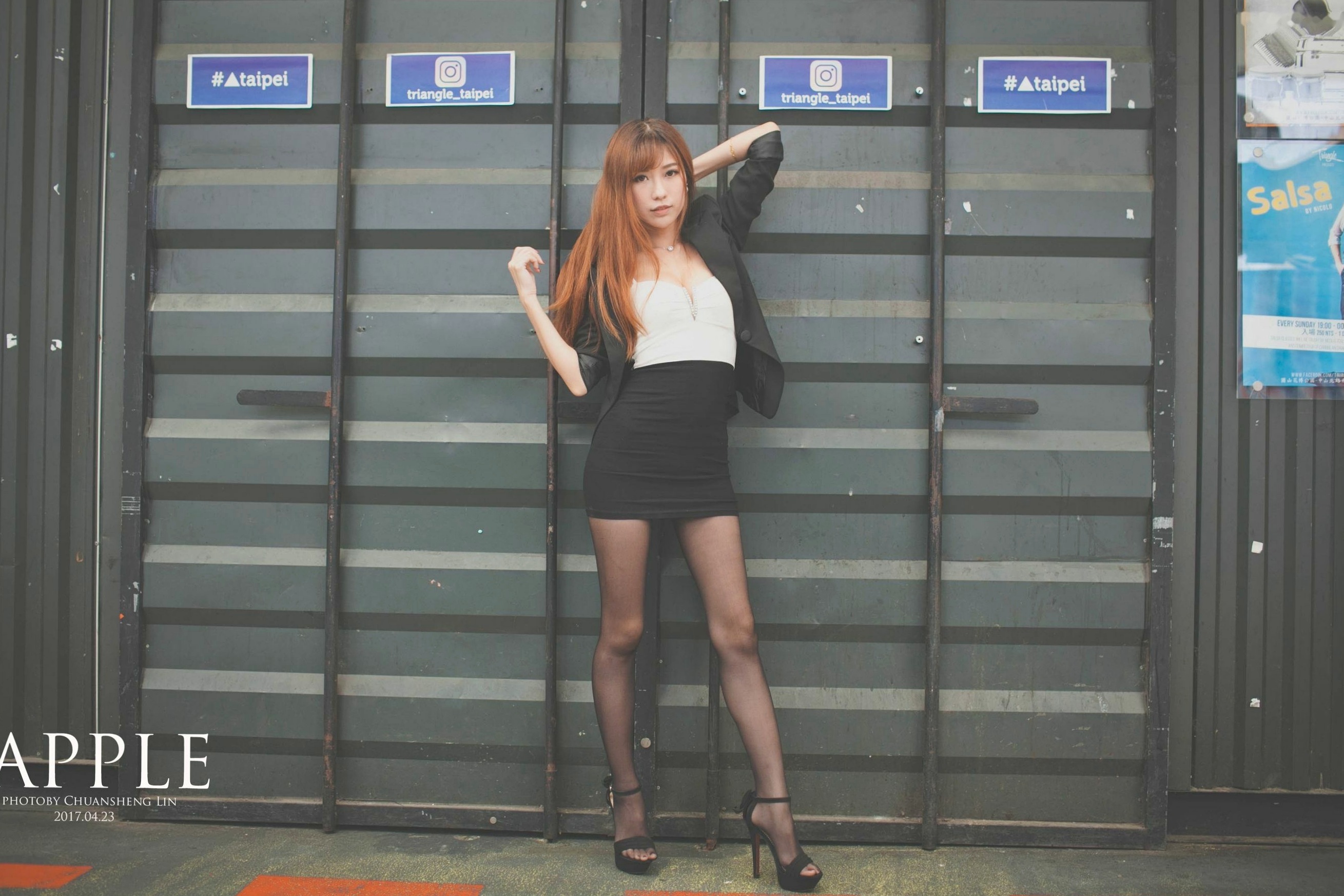 Gallery - 台湾正妹张闵净：OL职场制服诱惑，精致黑丝写真街拍台湾气质制服黑丝街拍 小净女神私房照_秀色女神 - image 28