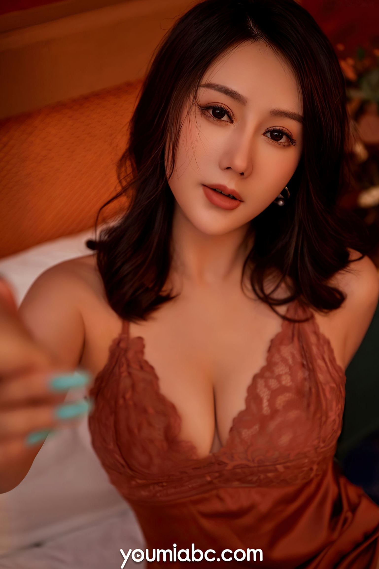 Gallery - YouMi尤蜜-苏小曼：酒红色蕾丝睡裙私房照，性感迷人，展现极致的居家女神风情尤蜜荟 - Chiness Model 性感私房照诱惑尤物 苏小曼女神私房照_秀色女神 - image 14