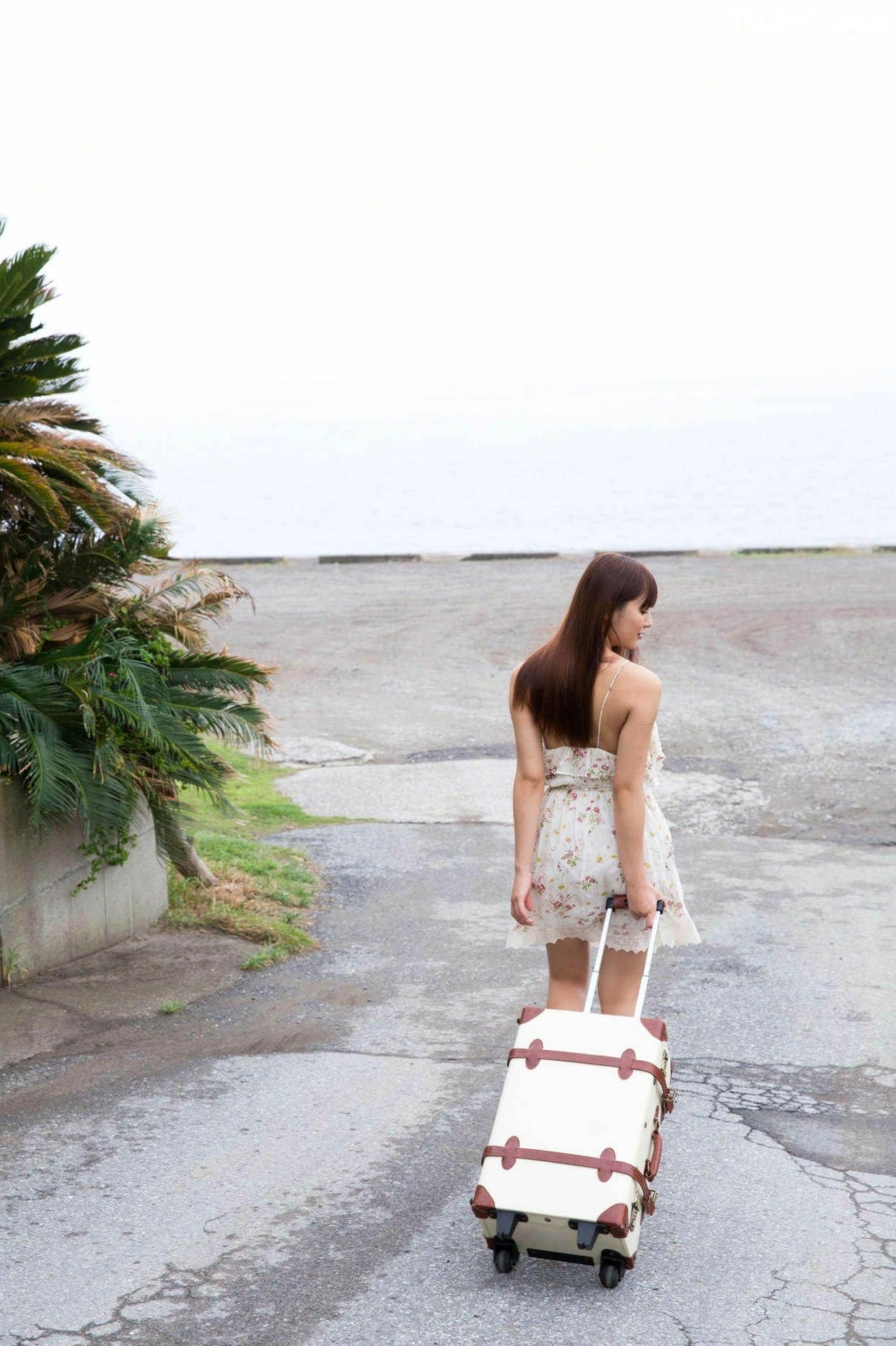 Gallery - 浅川梨奈《SPA！デジタル》写真集：沙滩性感比基尼与唯美和服风格赏析日本比基尼和服清纯气质 浅川梨奈女神私房照_秀色女神 - image 1