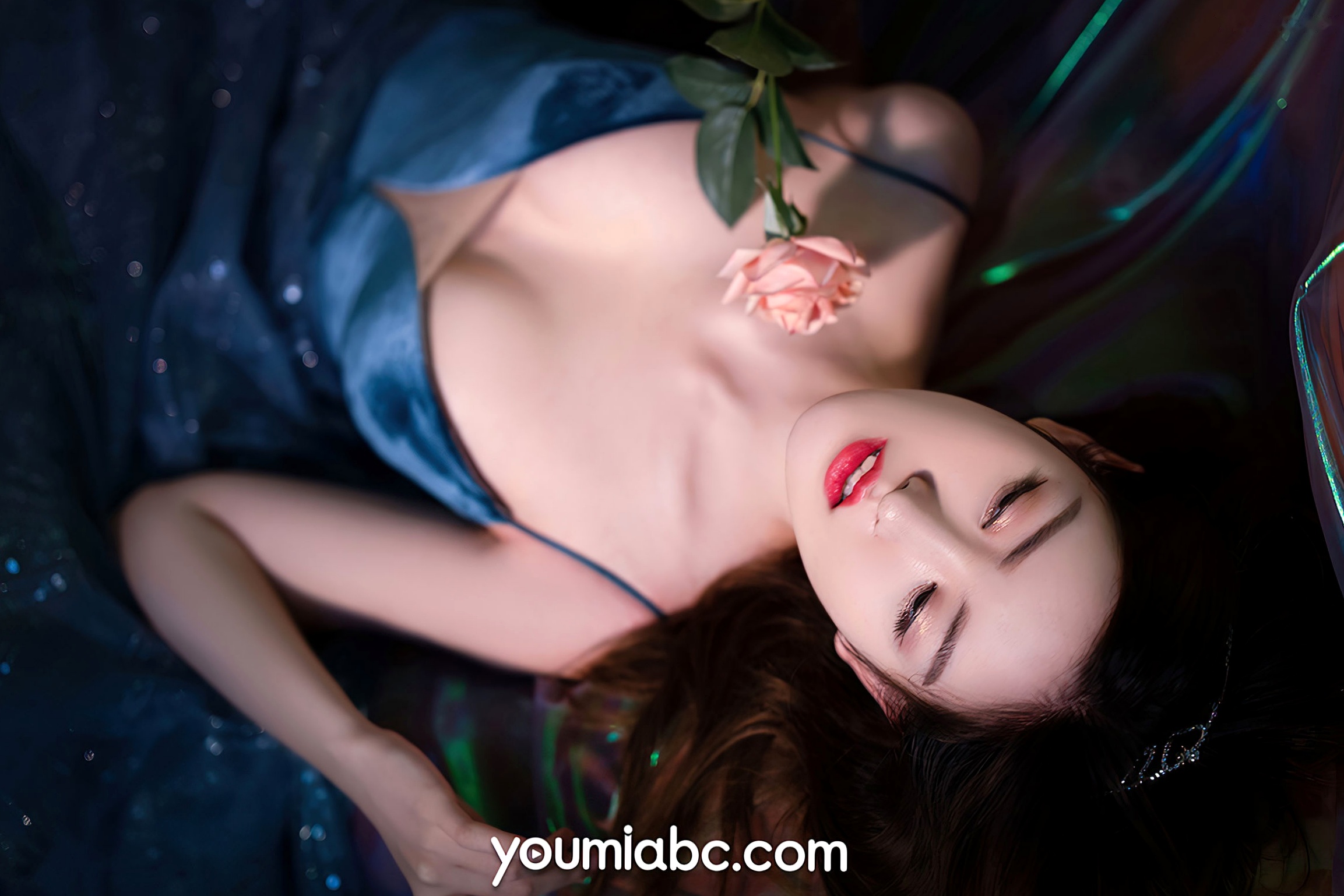 Gallery - YouMi尤蜜-2020.12.27-沈梦瑶《梦的花语》唯美私房写真，身穿吊带长裙与玫瑰花互动，展现性感极致诱惑，梦幻光影氛围十足尤蜜荟 - Chiness Model 性感诱惑私房照大尺度女神 沈梦瑶女神私房照_秀色女神 - image 4