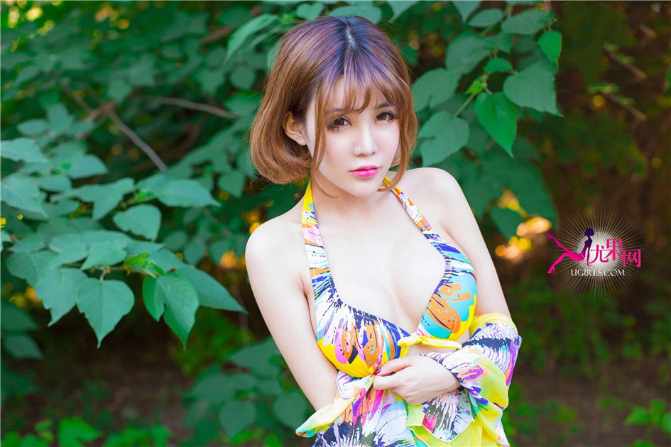 Alin [Ugirls尤果网]高清写真图第100期 娇羞可爱小美女户外