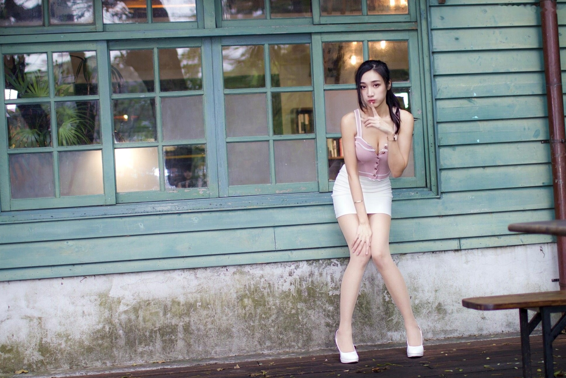Gallery - 台湾正妹段璟乐松烟时装外拍：修身红裙性感街拍与百变私服写真集[32P]台湾街拍性感清纯气质 段乐乐女神私房照_秀色女神 - image 11