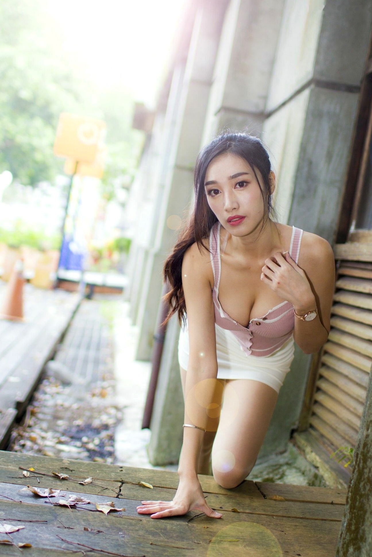 Gallery - 台湾正妹段璟乐松烟时装外拍：修身红裙性感街拍与百变私服写真集[32P]台湾街拍性感清纯气质 段乐乐女神私房照_秀色女神 - image 19