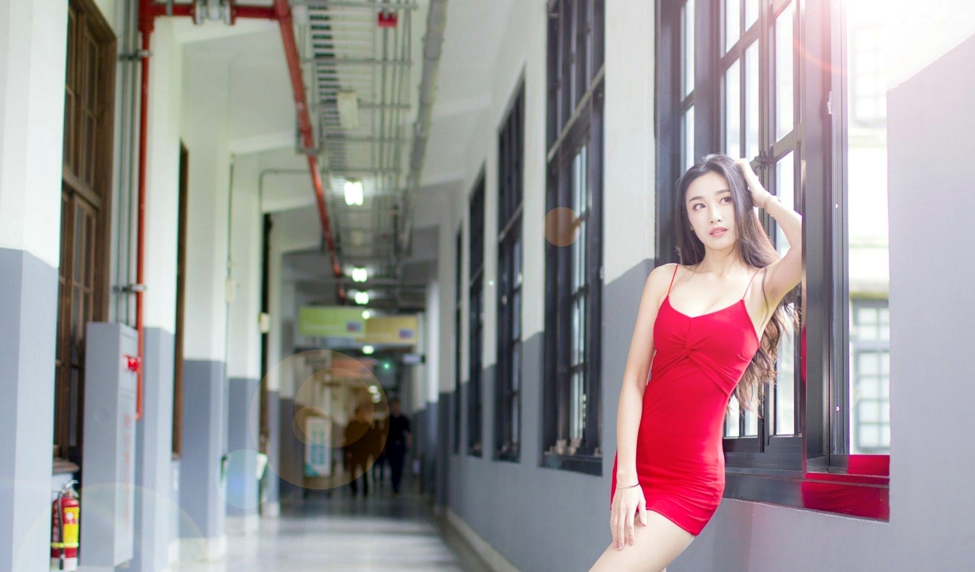Gallery - 台湾正妹段璟乐松烟时装外拍：修身红裙性感街拍与百变私服写真集[32P]台湾街拍性感清纯气质 段乐乐女神私房照_秀色女神 - image 22