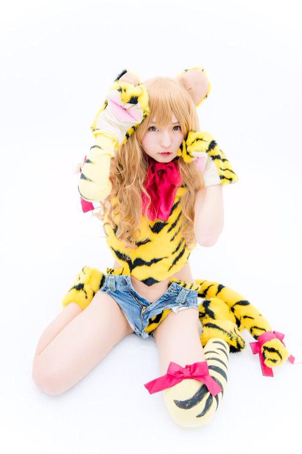 あんにゅい豆腐 迷人的小恶魔系制服打扮超cute