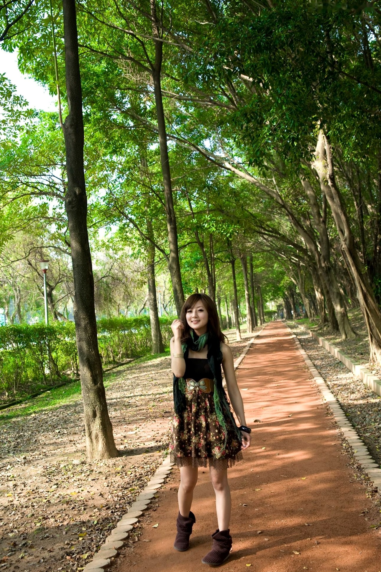 Gallery - 台湾美女张凯洁果子MM四四南村大安森林公园清新外拍写真，治愈系自然风街拍台湾清新治愈系户外街拍 张凯洁女神私房照_秀色女神 - image 5