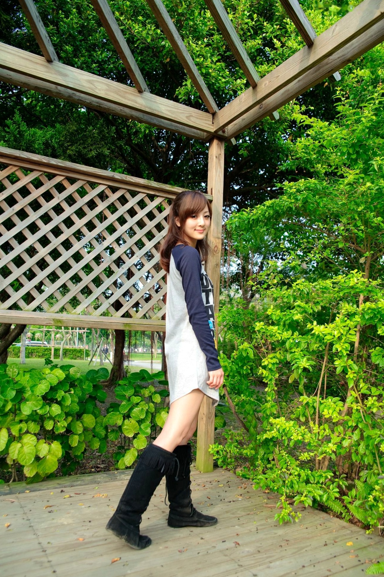 Gallery - 台湾美女张凯洁果子MM四四南村大安森林公园清新外拍写真，治愈系自然风街拍台湾清新治愈系户外街拍 张凯洁女神私房照_秀色女神 - image 21