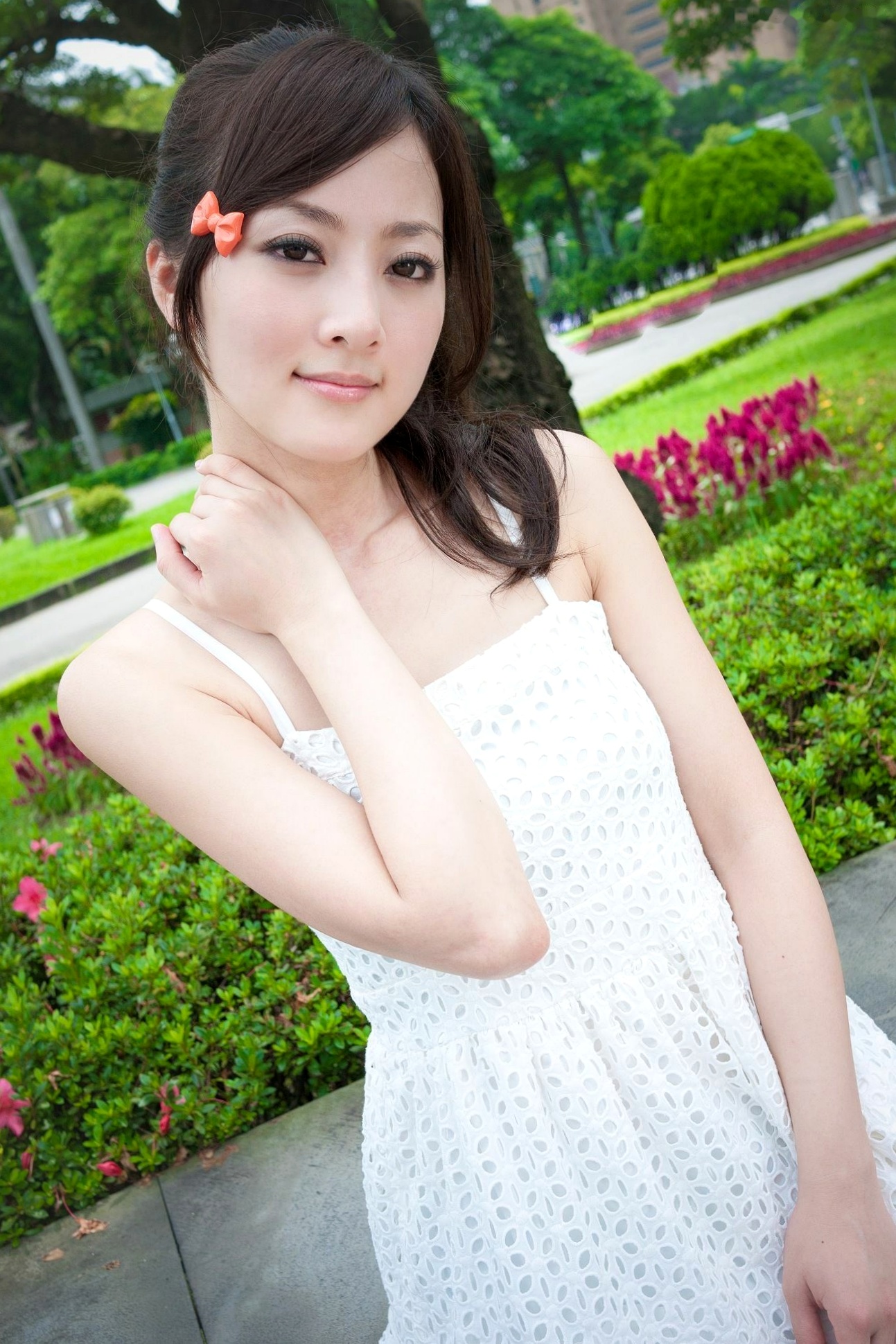 Gallery - 台湾正妹张允霏果子MM：228公园户外街拍写真，清新运动风造型，展现青春校园活力感台湾街拍清新户外女神 张凯洁女神私房照_秀色女神 - image 22