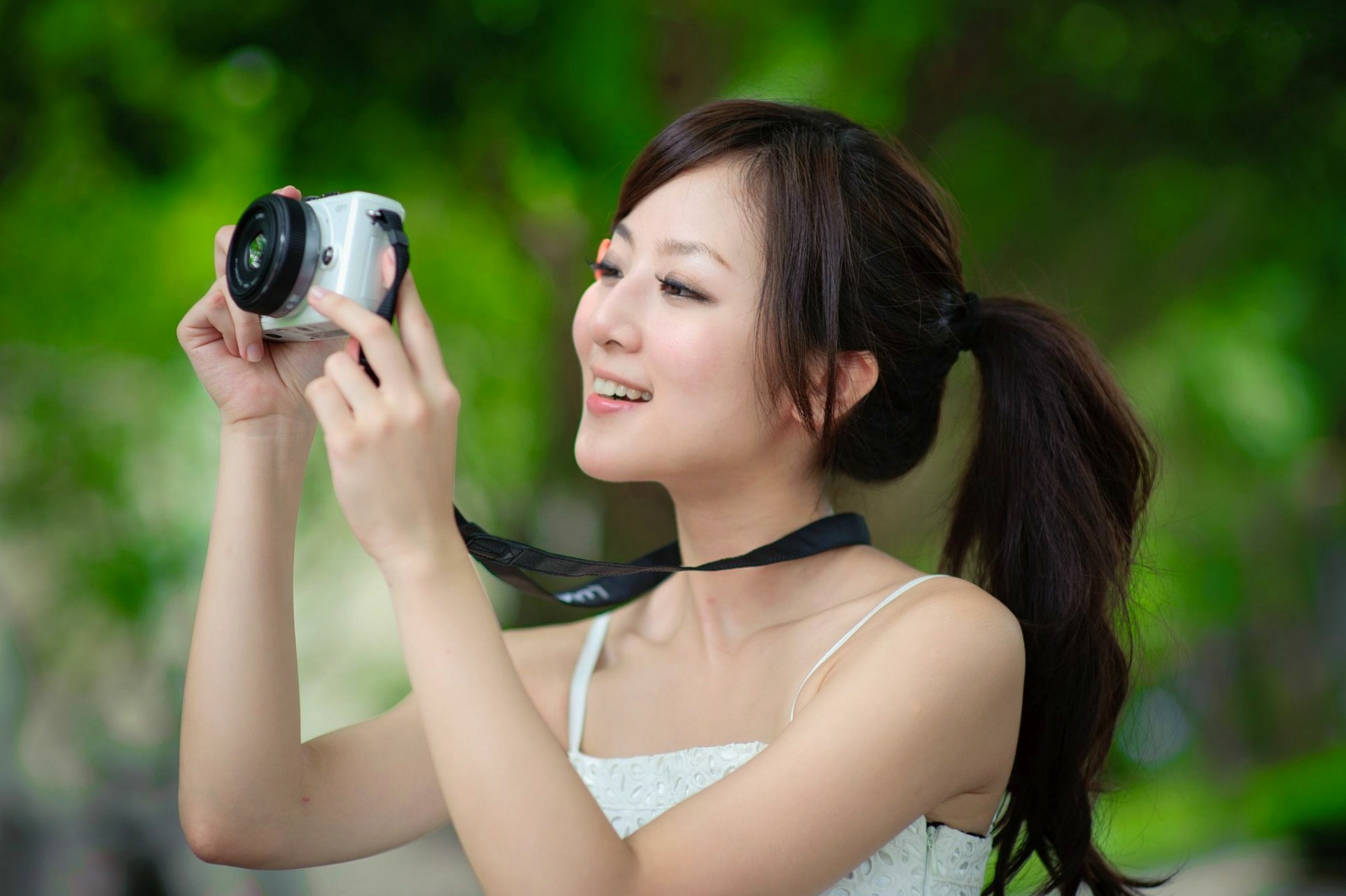 Gallery - 台湾正妹张允霏果子MM：228公园户外街拍写真，清新运动风造型，展现青春校园活力感台湾街拍清新户外女神 张凯洁女神私房照_秀色女神 - image 25