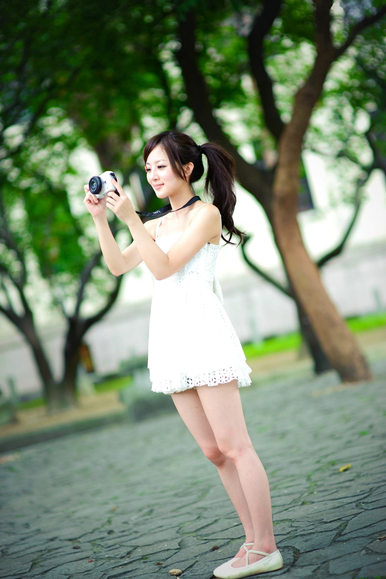 Gallery - 台湾正妹张允霏果子MM：228公园户外街拍写真，清新运动风造型，展现青春校园活力感台湾街拍清新户外女神 张凯洁女神私房照_秀色女神 - image 27