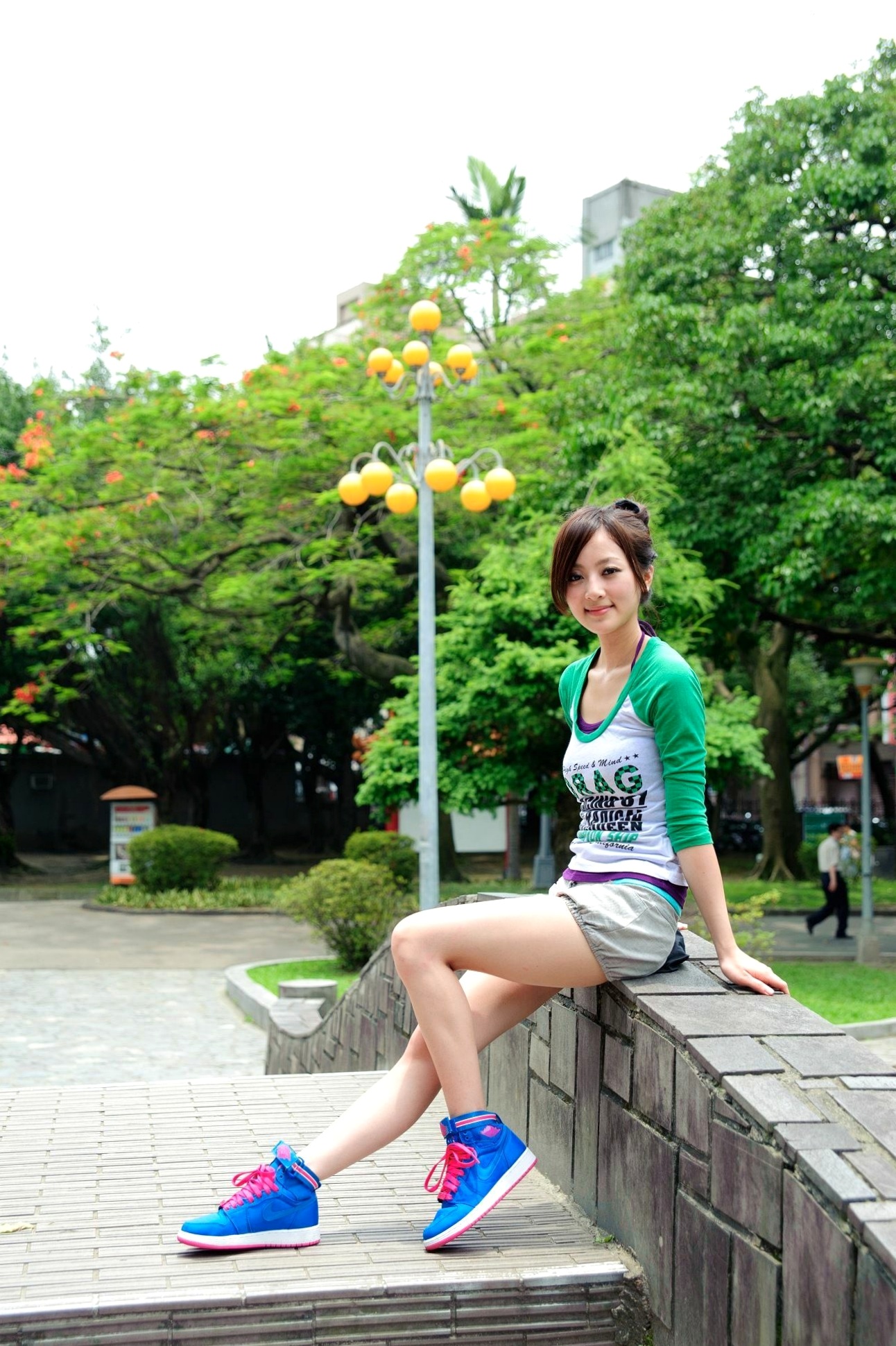 Gallery - 台湾正妹张允霏果子MM：228公园户外街拍写真，清新运动风造型，展现青春校园活力感台湾街拍清新户外女神 张凯洁女神私房照_秀色女神 - image 42